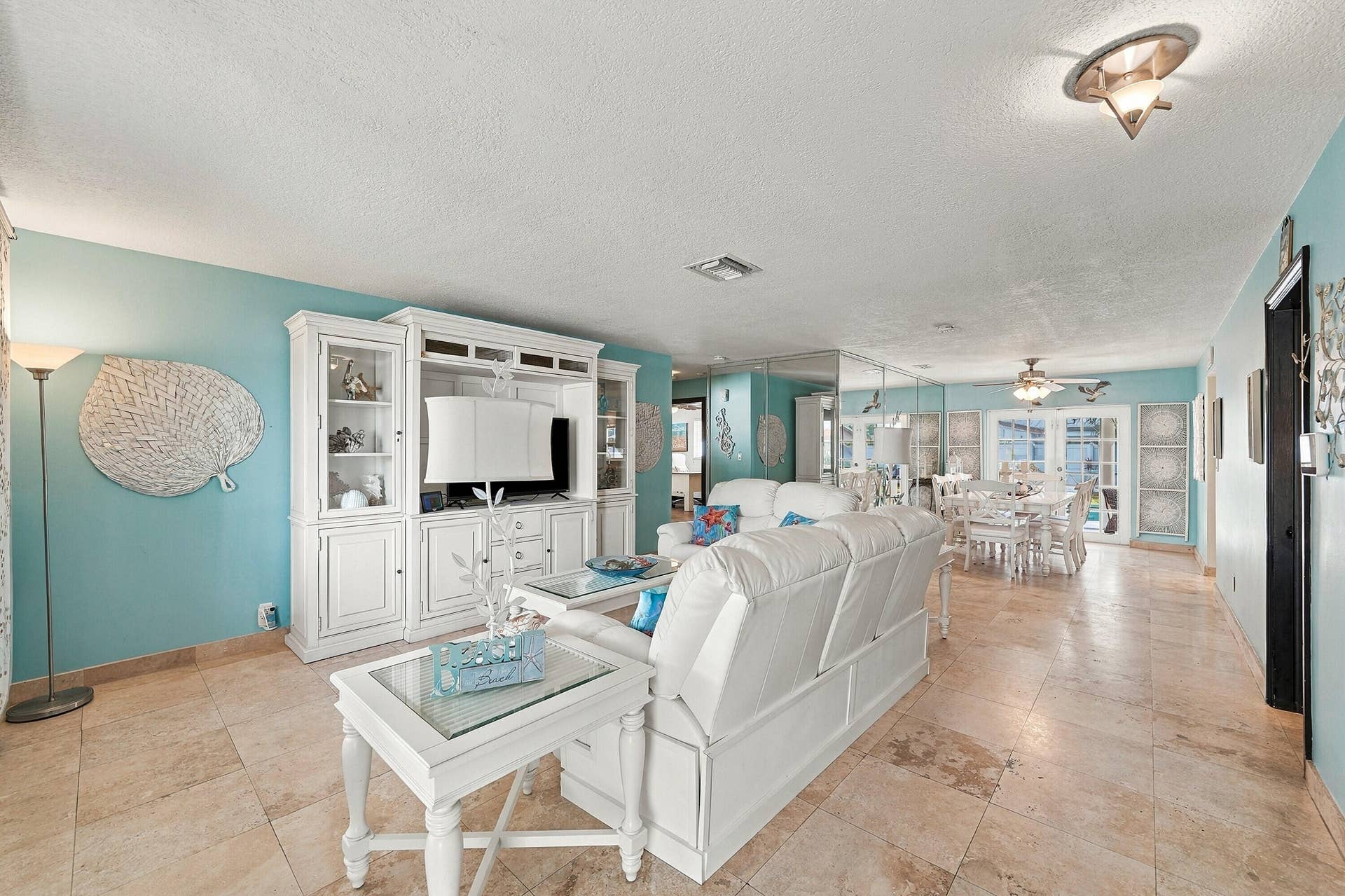 7360 NW 14th Street, Plantation, FL 33313 Entrance - Living Room