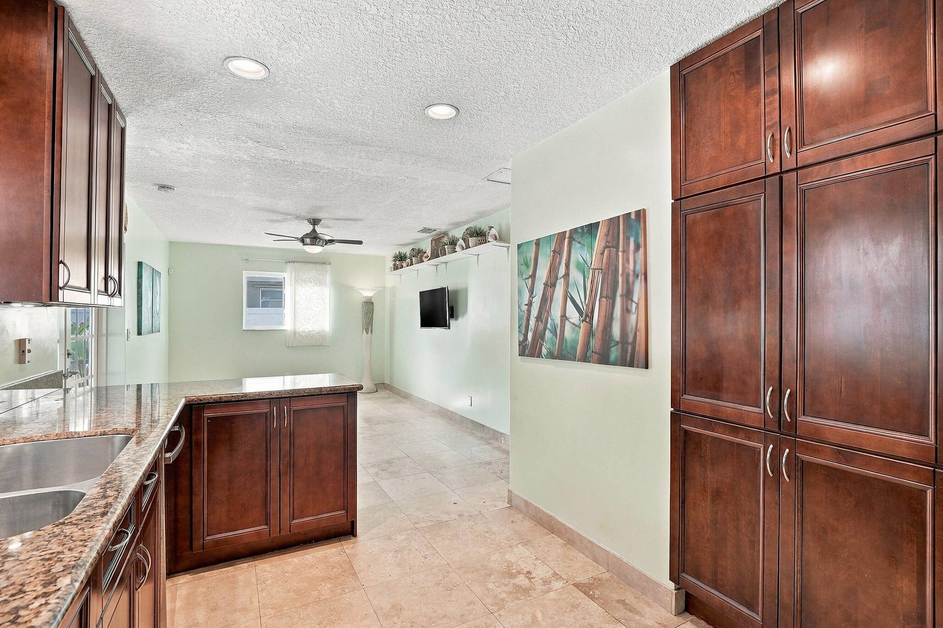 7360 NW 14th Street, Plantation, FL 33313 Kitchen