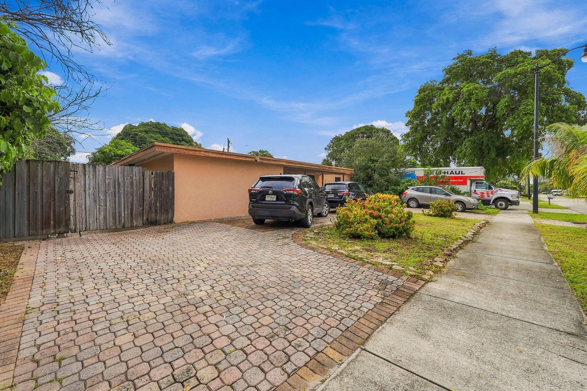 4972 NE 14TH Avenue, Pompano Beach, FL 33064 Front of Structure