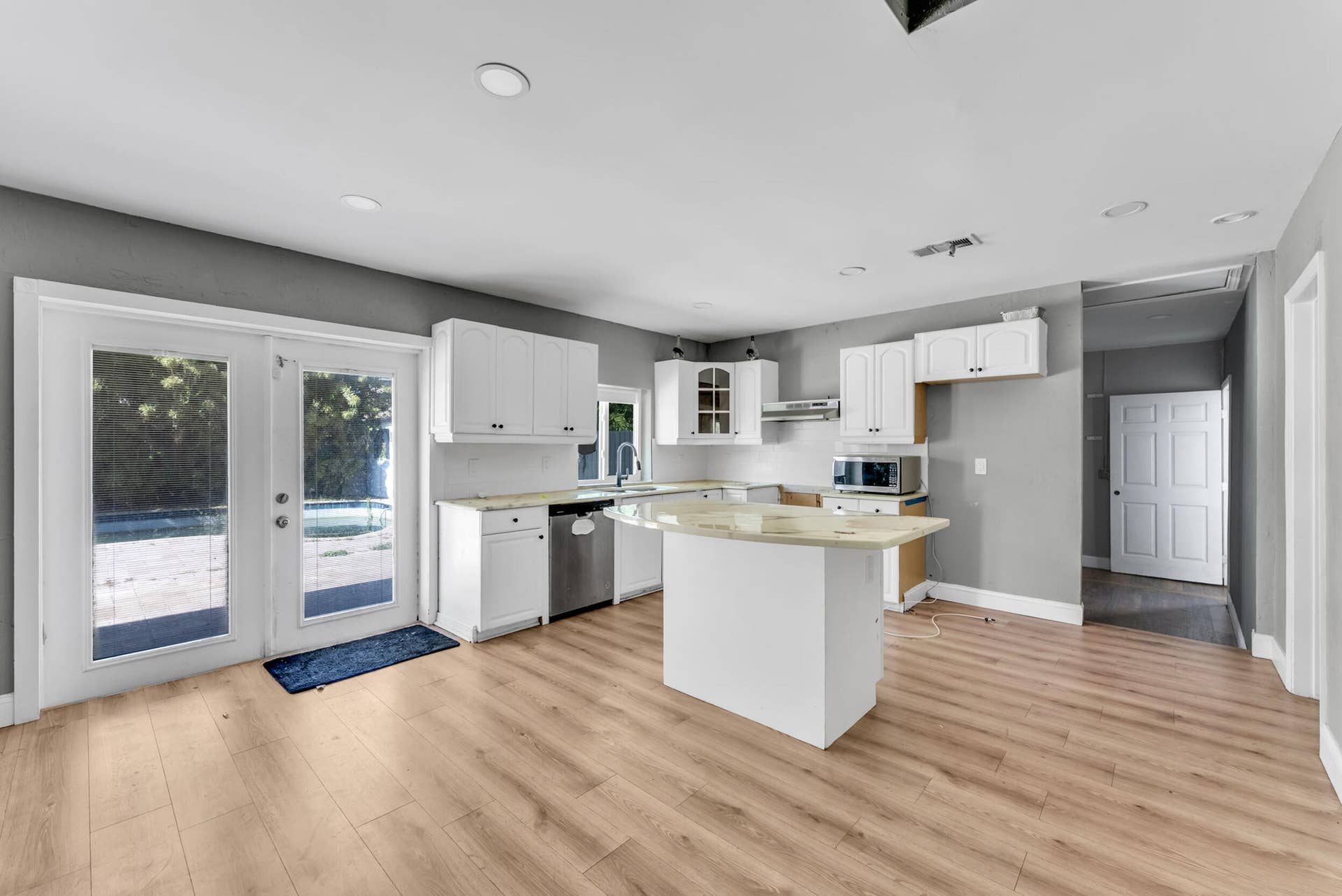 5313 SW 103rd Avenue, Cooper City, FL 33328 Kitchen