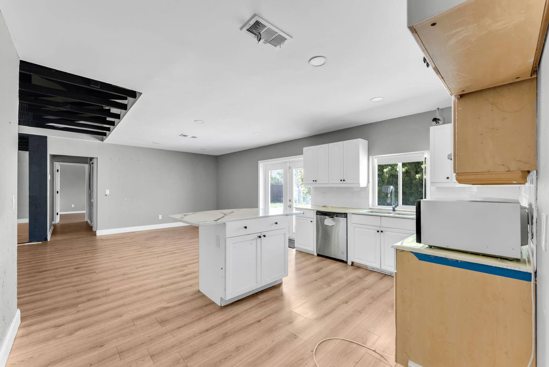 5313 SW 103rd Avenue, Cooper City, FL 33328 Kitchen