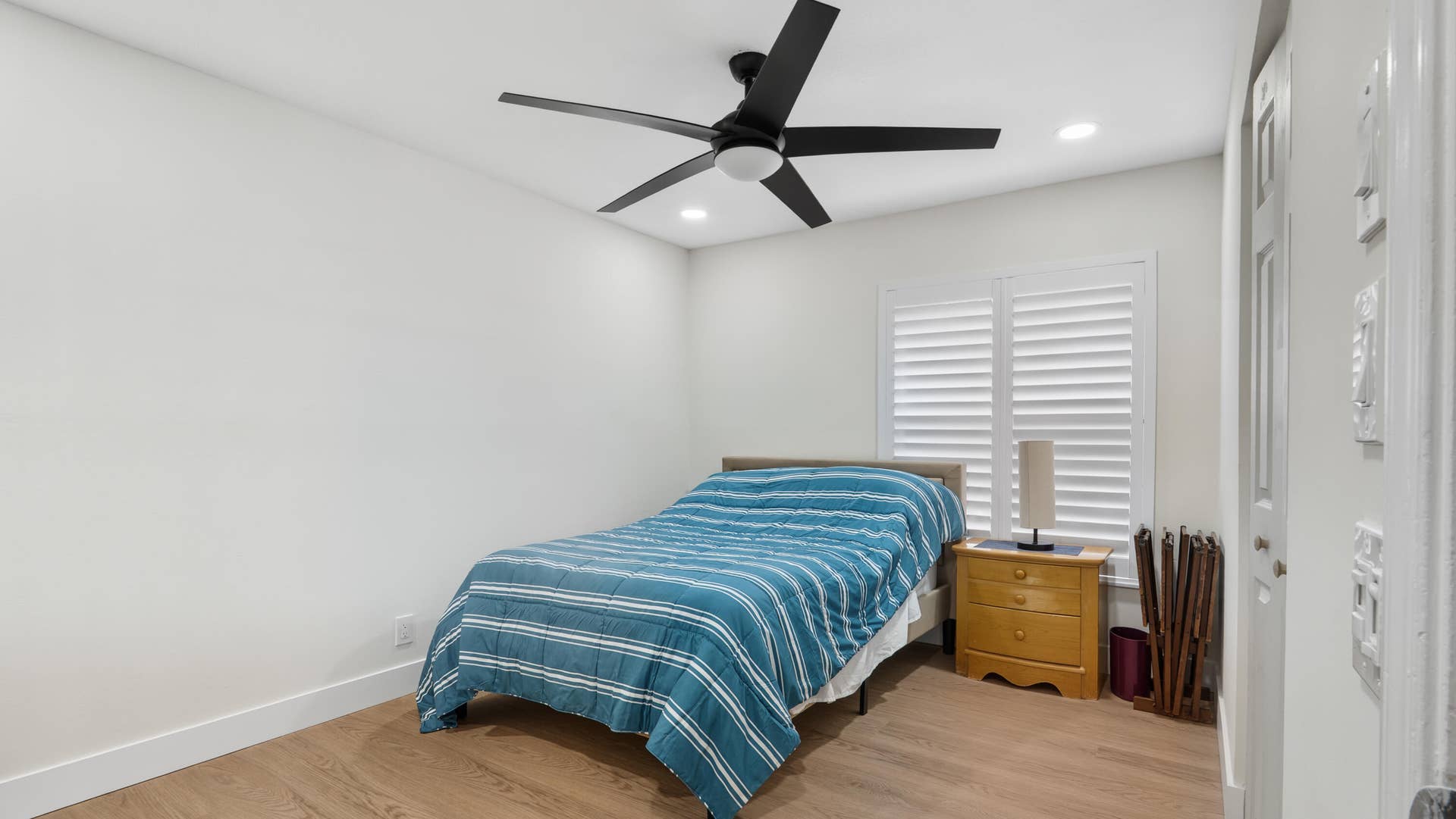 26-bedroom-blue-DSC03951