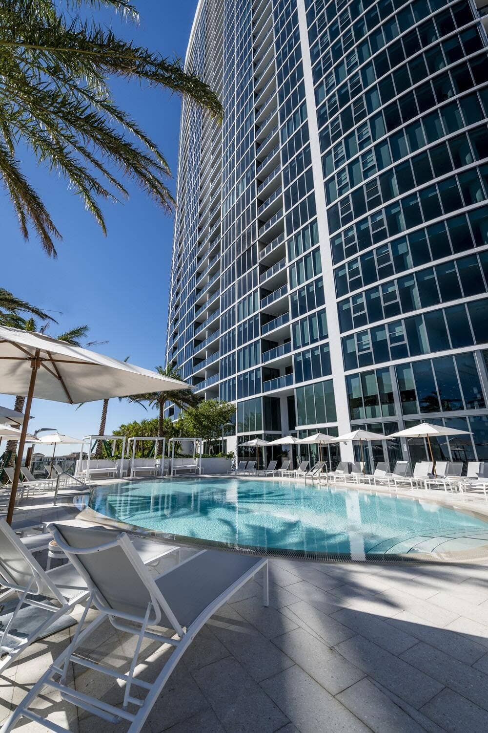 500 E Las Olas Boulevard, #4105, Fort Lauderdale, Fort Lauderdale, FL 33301 Apartments-for-Rent-LasOlas-Pool-Ext