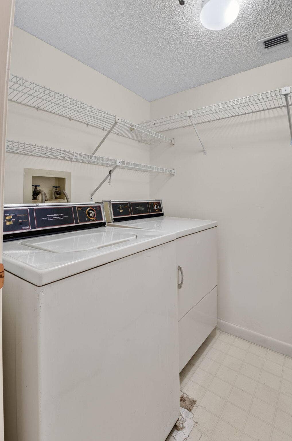 7240 Huntington Lane, #806, Delray Beach, FL 33446 Laundry Room