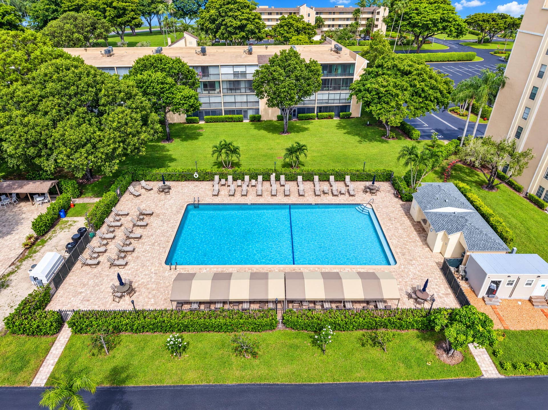 7240 Huntington Lane, #806, Delray Beach, FL 33446 Pool