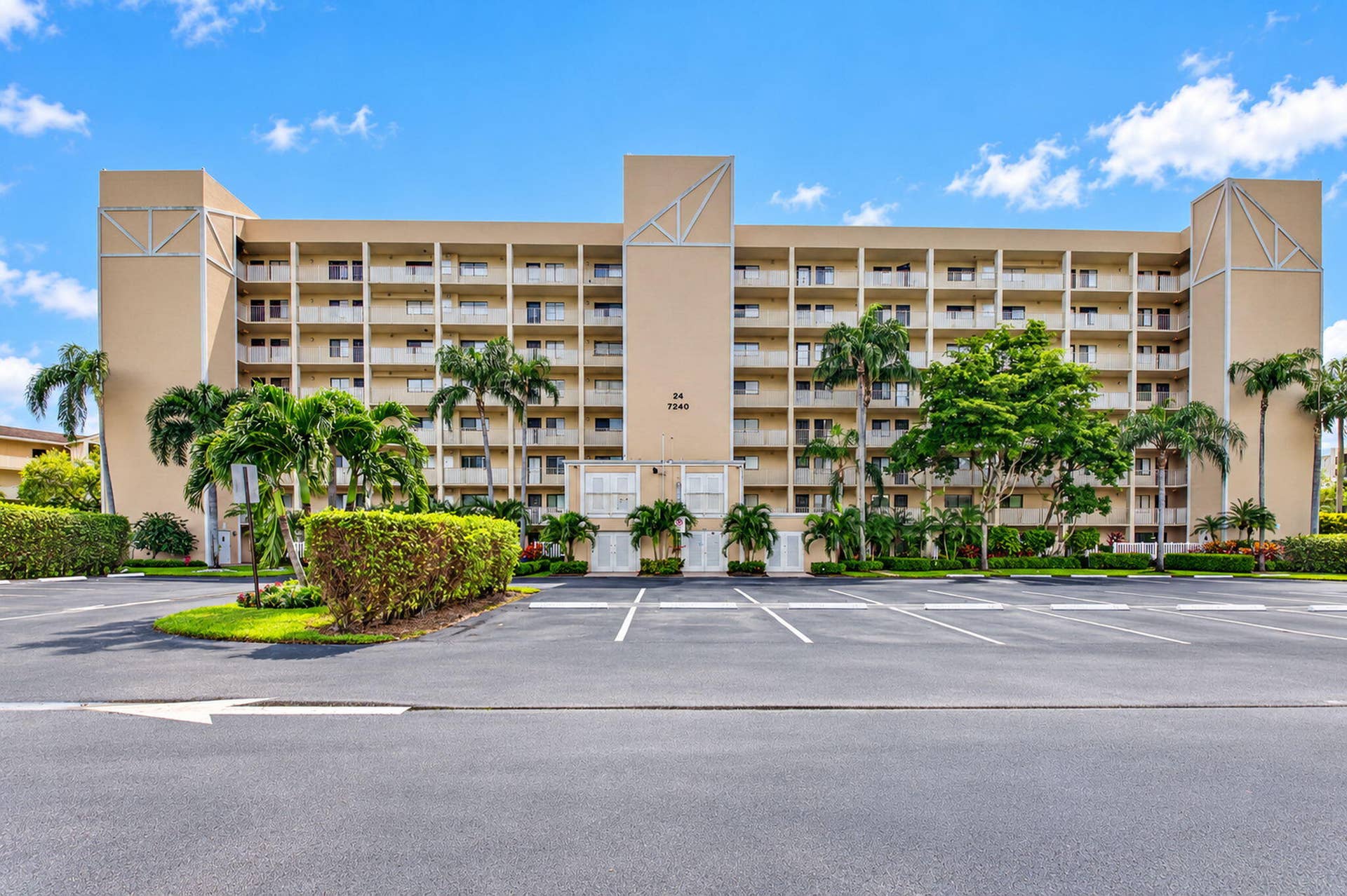 7240 Huntington Lane, #806, Delray Beach, FL 33446 Exterior