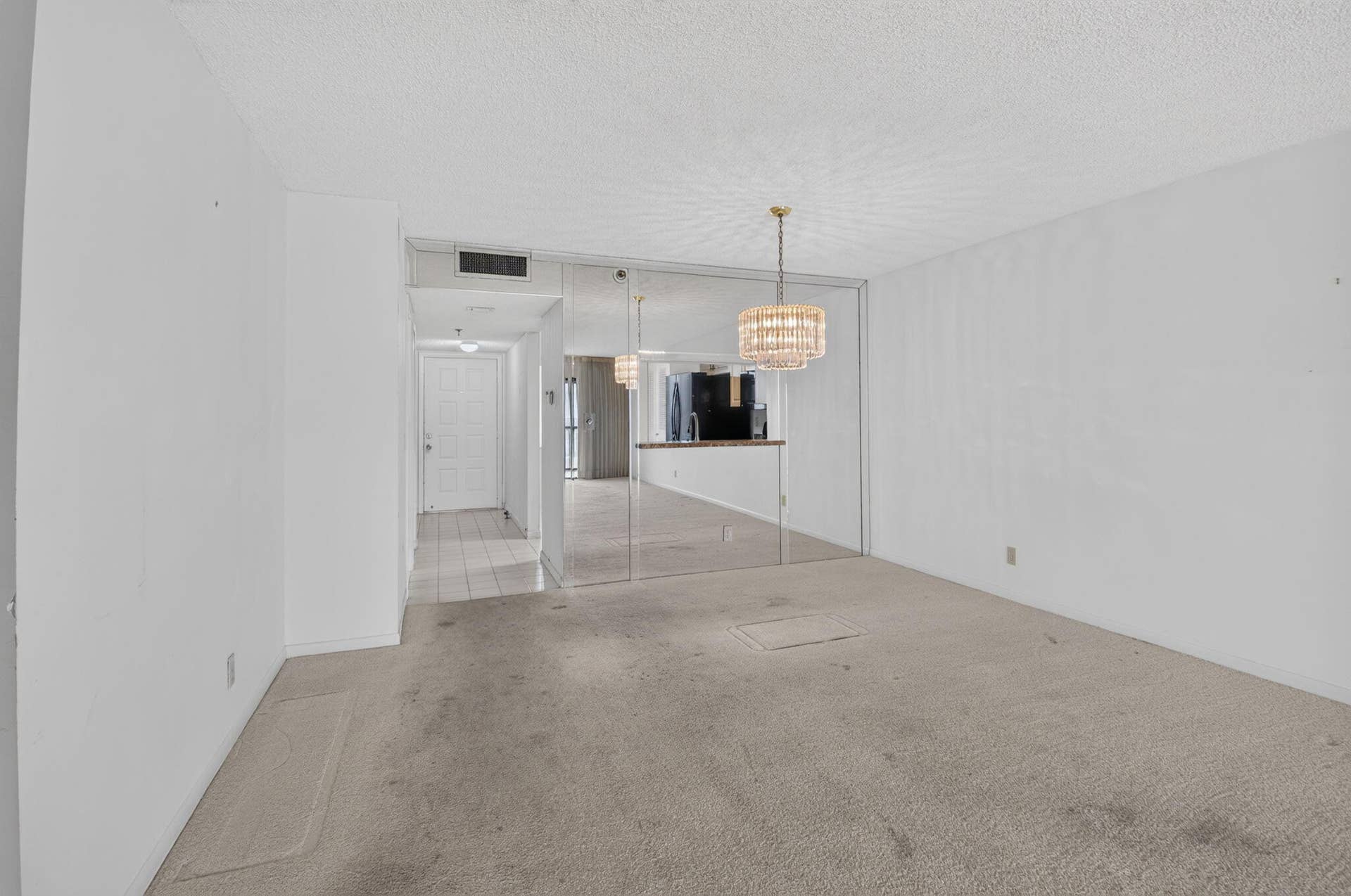 7240 Huntington Lane, #806, Delray Beach, FL 33446 Living/Dinning