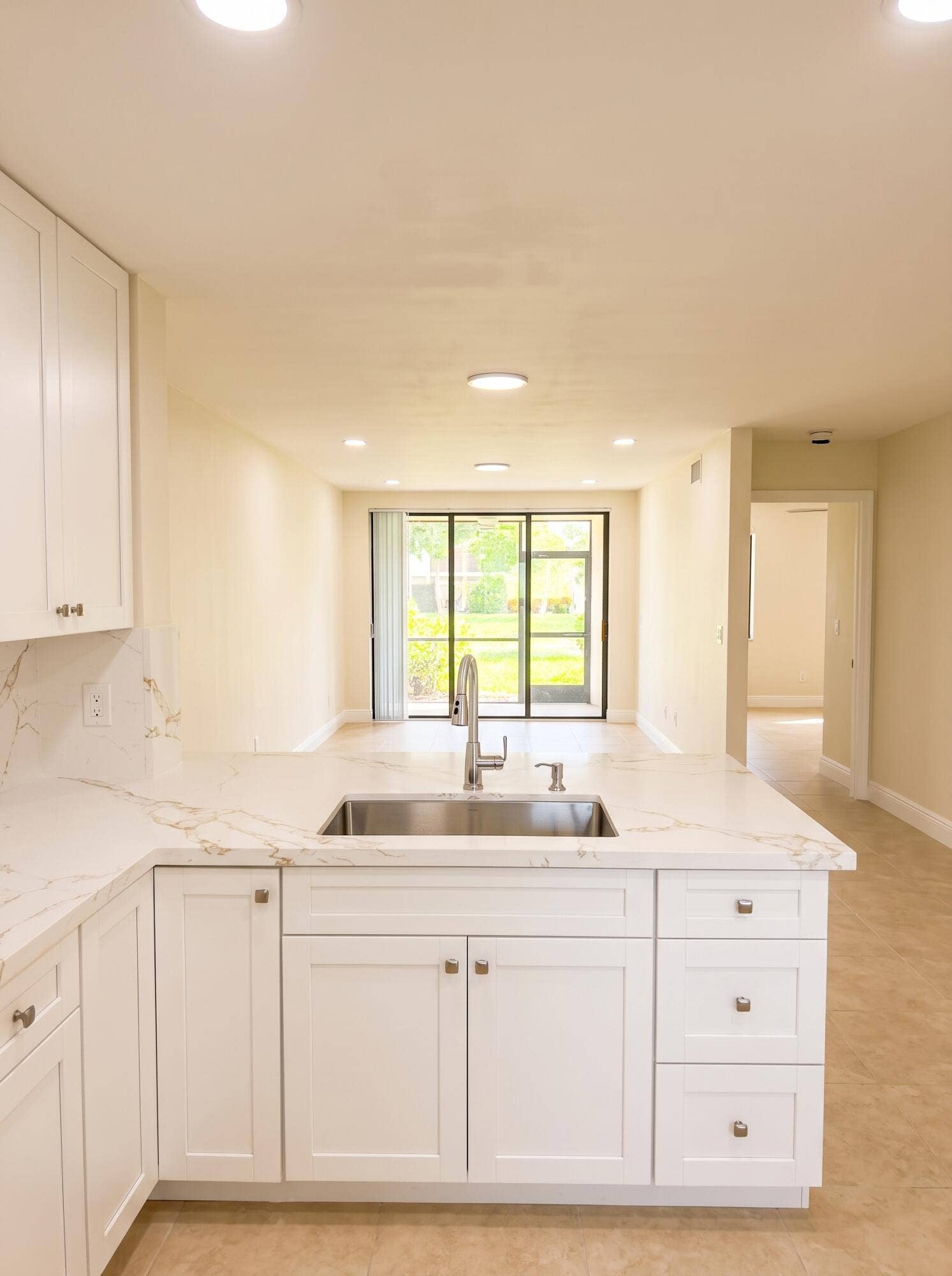 10121 W SUNRISE Boulevard, #106, Plantation, Plantation, FL 33322 kitchen