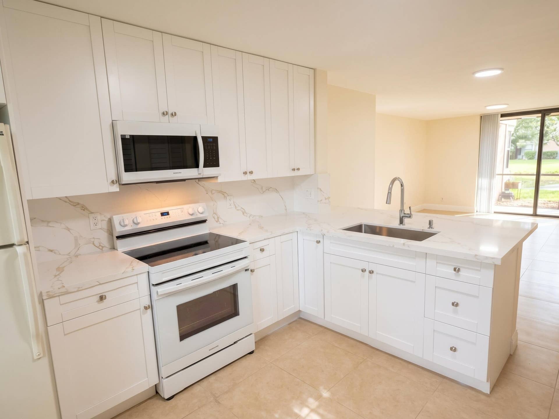 10121 W SUNRISE Boulevard, #106, Plantation, Plantation, FL 33322 Kitchen