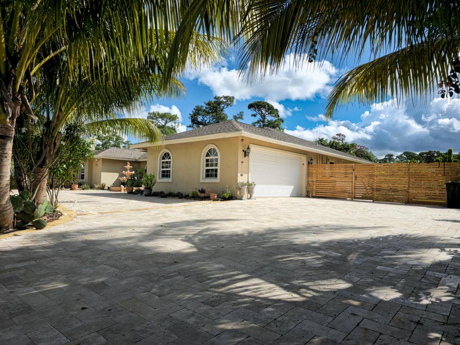 Property photo for 1136 PALMETTO Road, Haverhill, FL