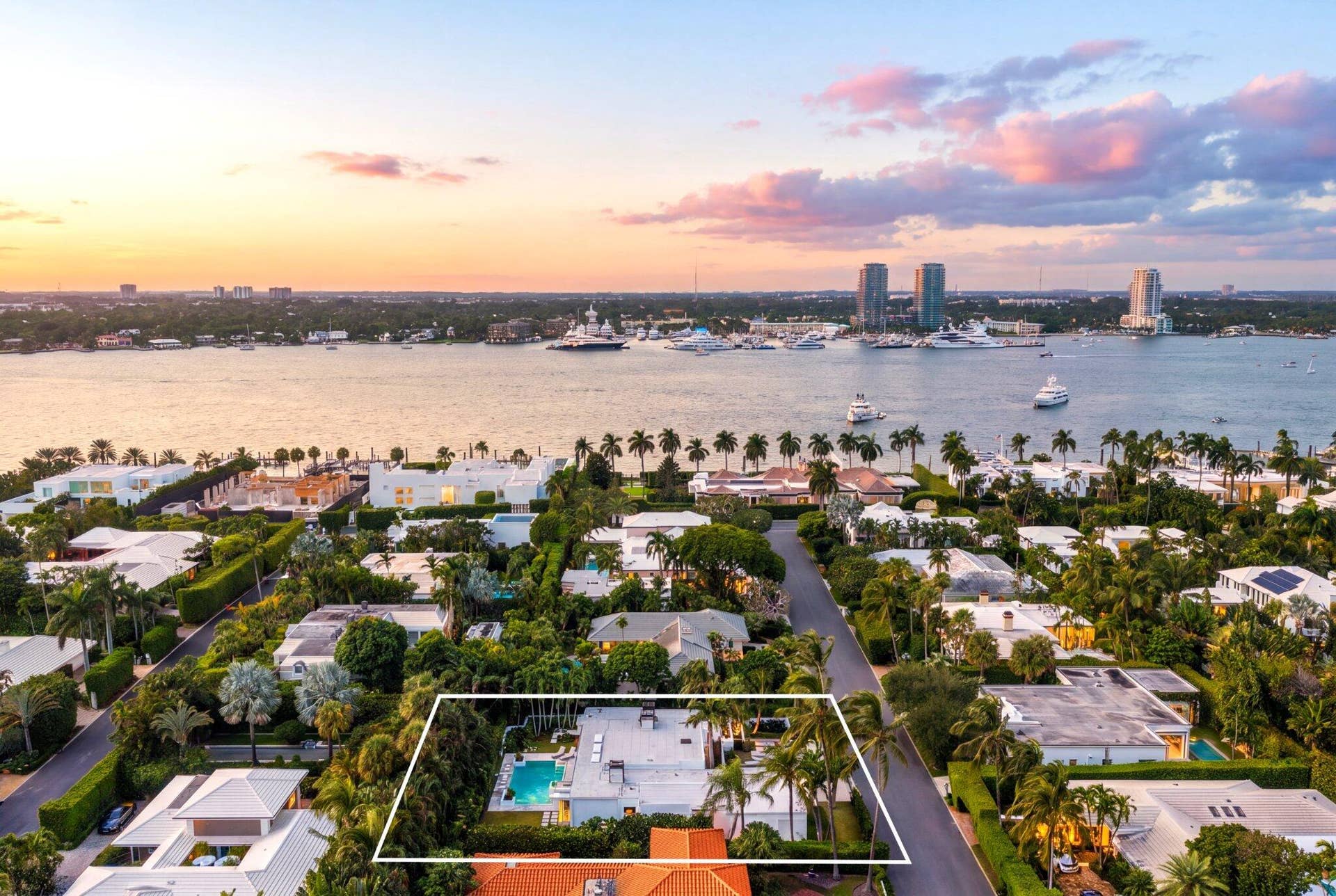 272 Sandpiper Drive, Palm Beach, FL 33480 DJI_20261025005059_0190_D_Twilight_WB