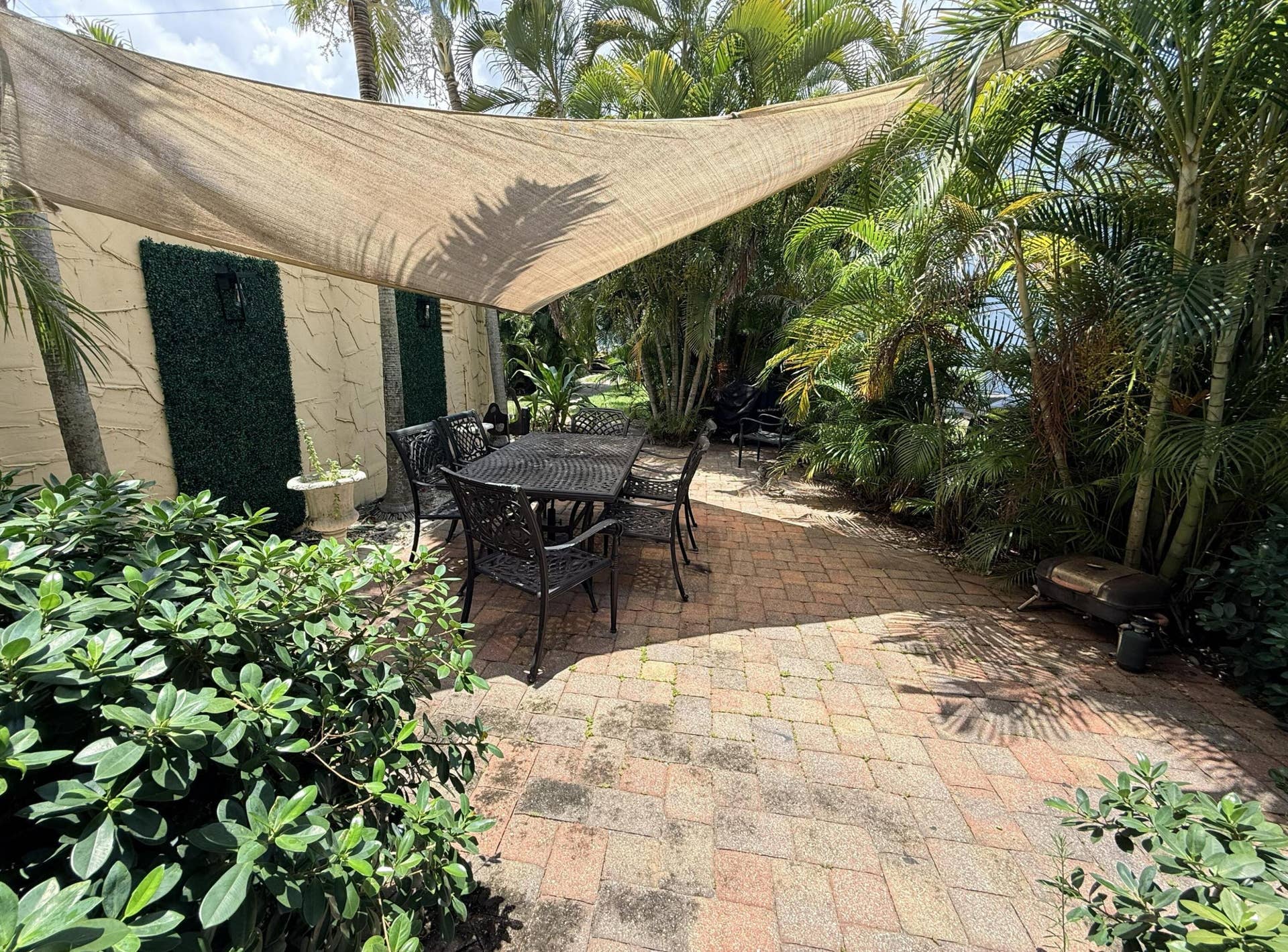 735 Hummingbird Way, #102, North Palm Beach, North Palm Beach, FL 33408 Lounge Shade