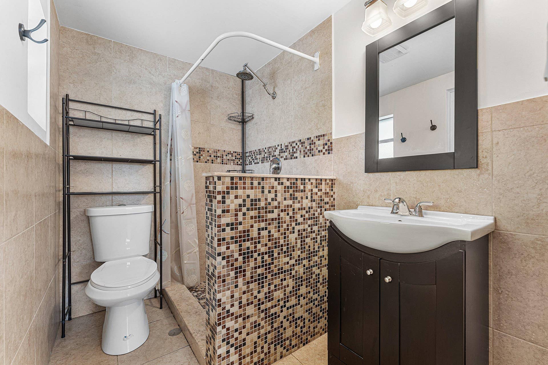 3080 NE 12TH Avenue, Pompano Beach, FL 33064 Bathroom 2