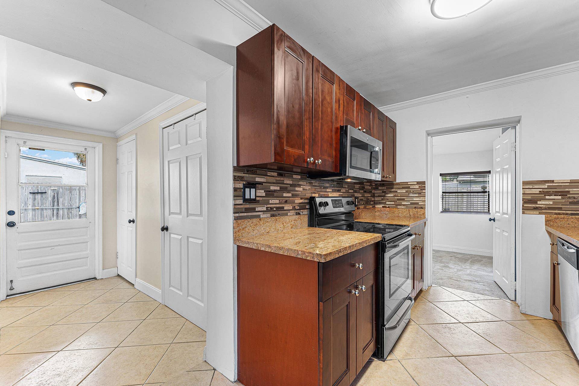 3080 NE 12TH Avenue, Pompano Beach, FL 33064 Kitchen