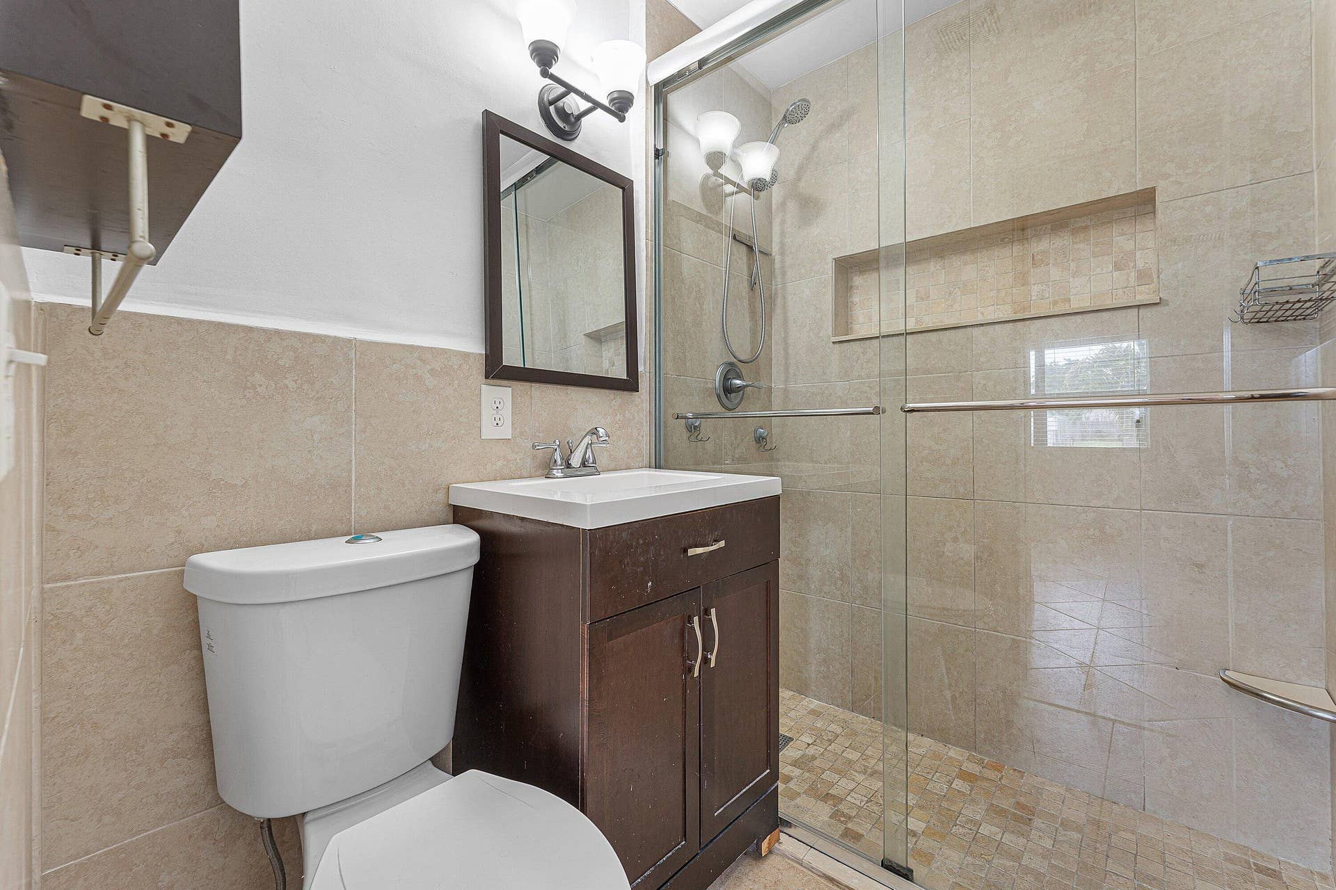 3080 NE 12TH Avenue, Pompano Beach, FL 33064 Bathroom 1