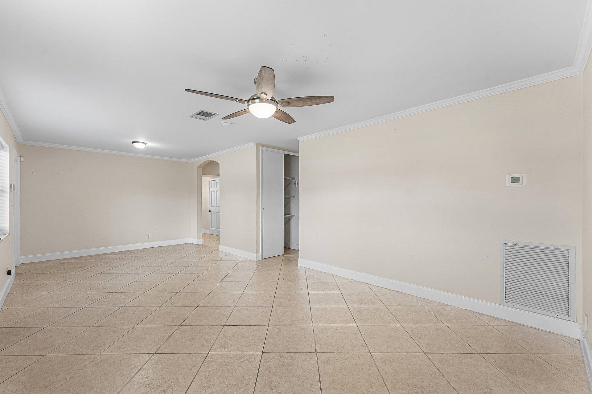 3080 NE 12TH Avenue, Pompano Beach, FL 33064 Living room / Dining