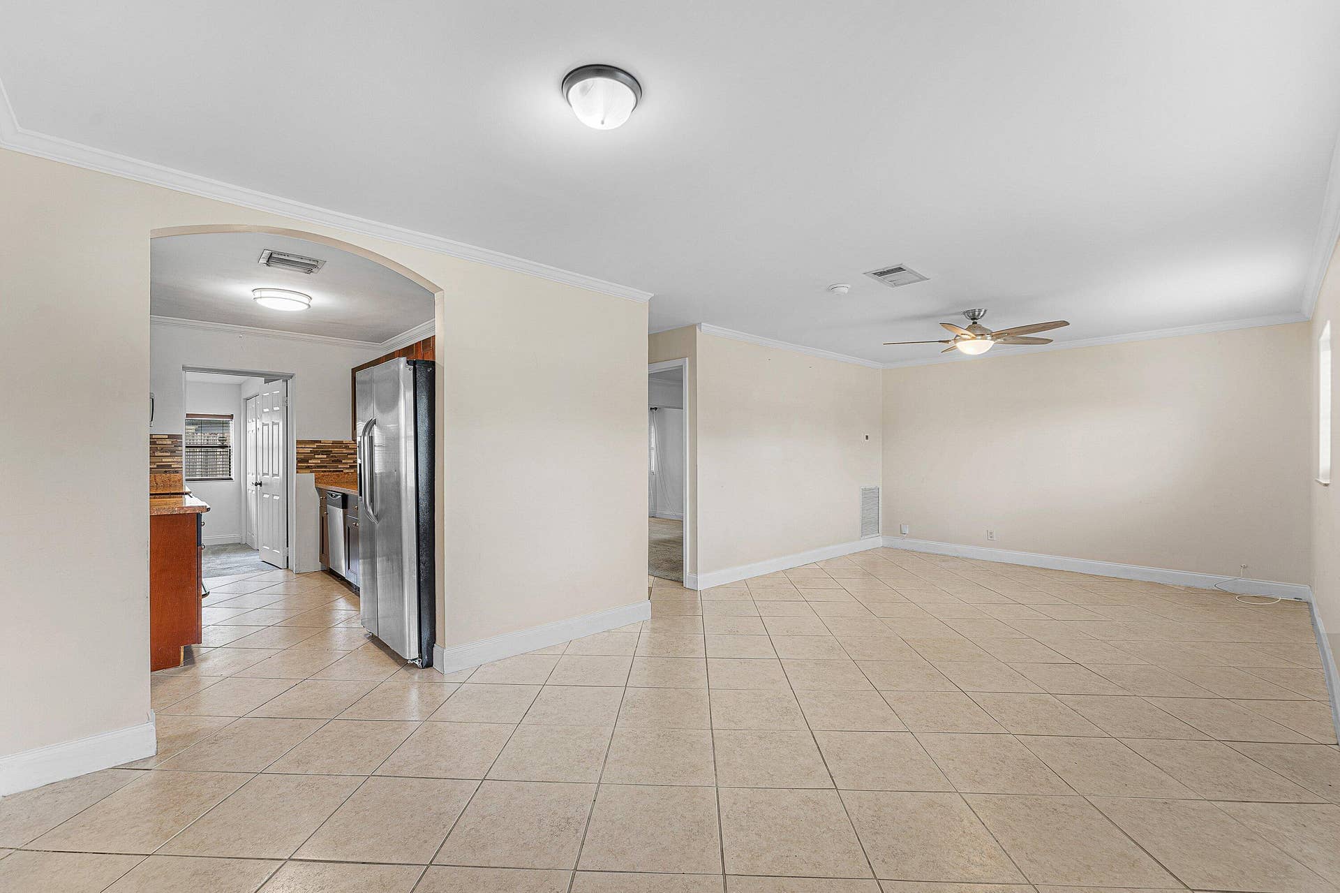 3080 NE 12TH Avenue, Pompano Beach, FL 33064 Living room/ Dining