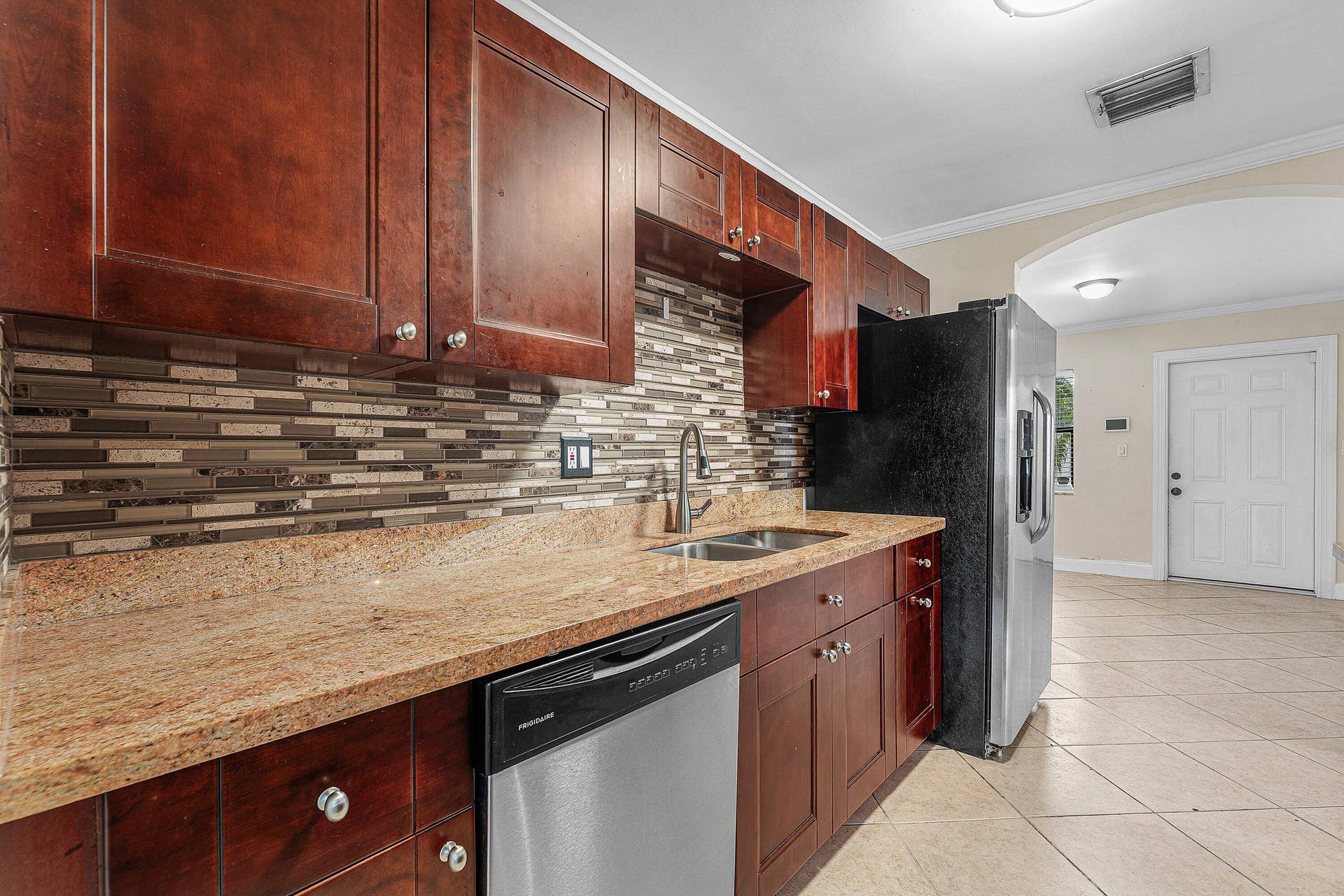 3080 NE 12TH Avenue, Pompano Beach, FL 33064 Kitchen