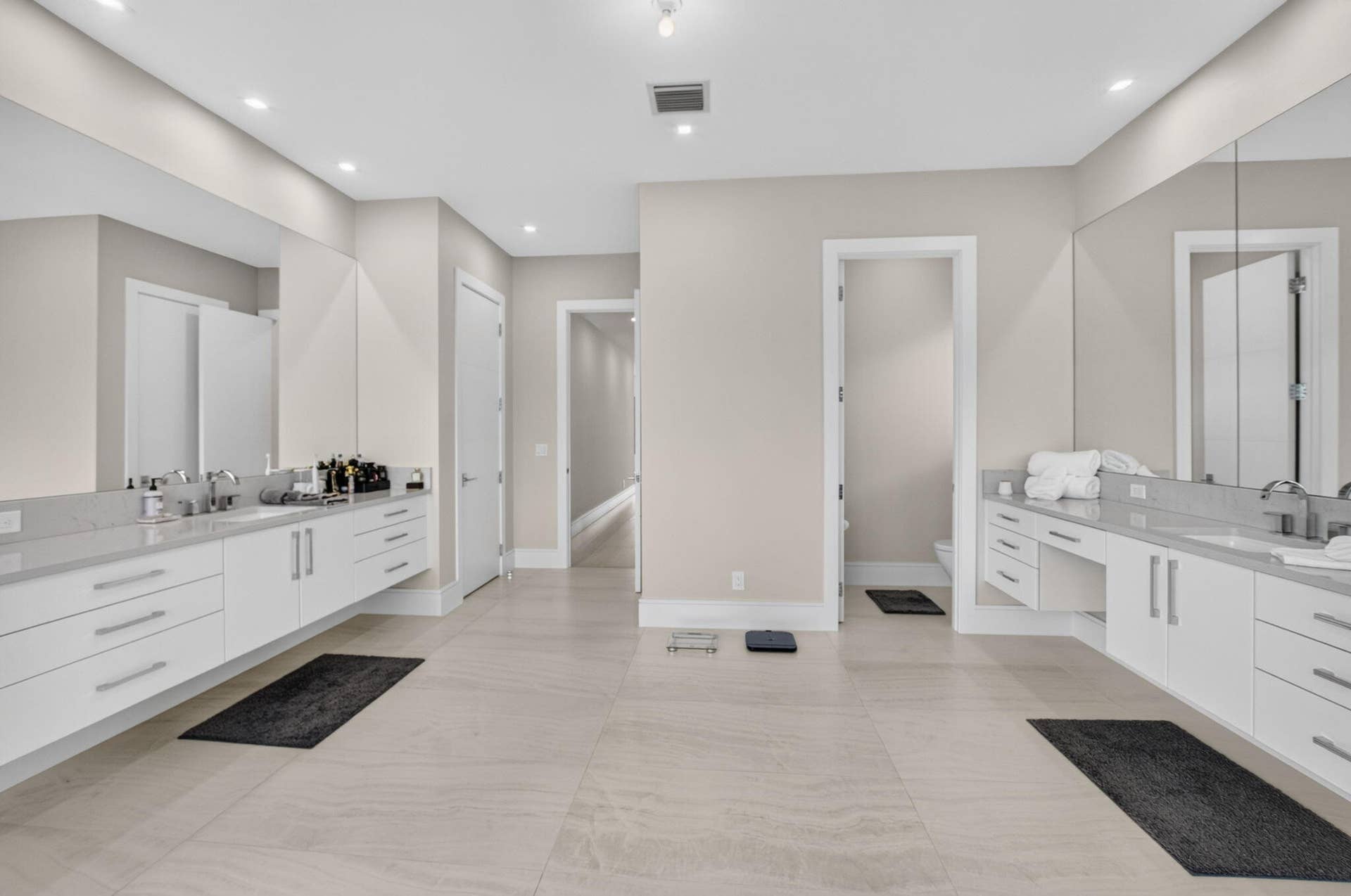 PRIVATE WATER CLOSET