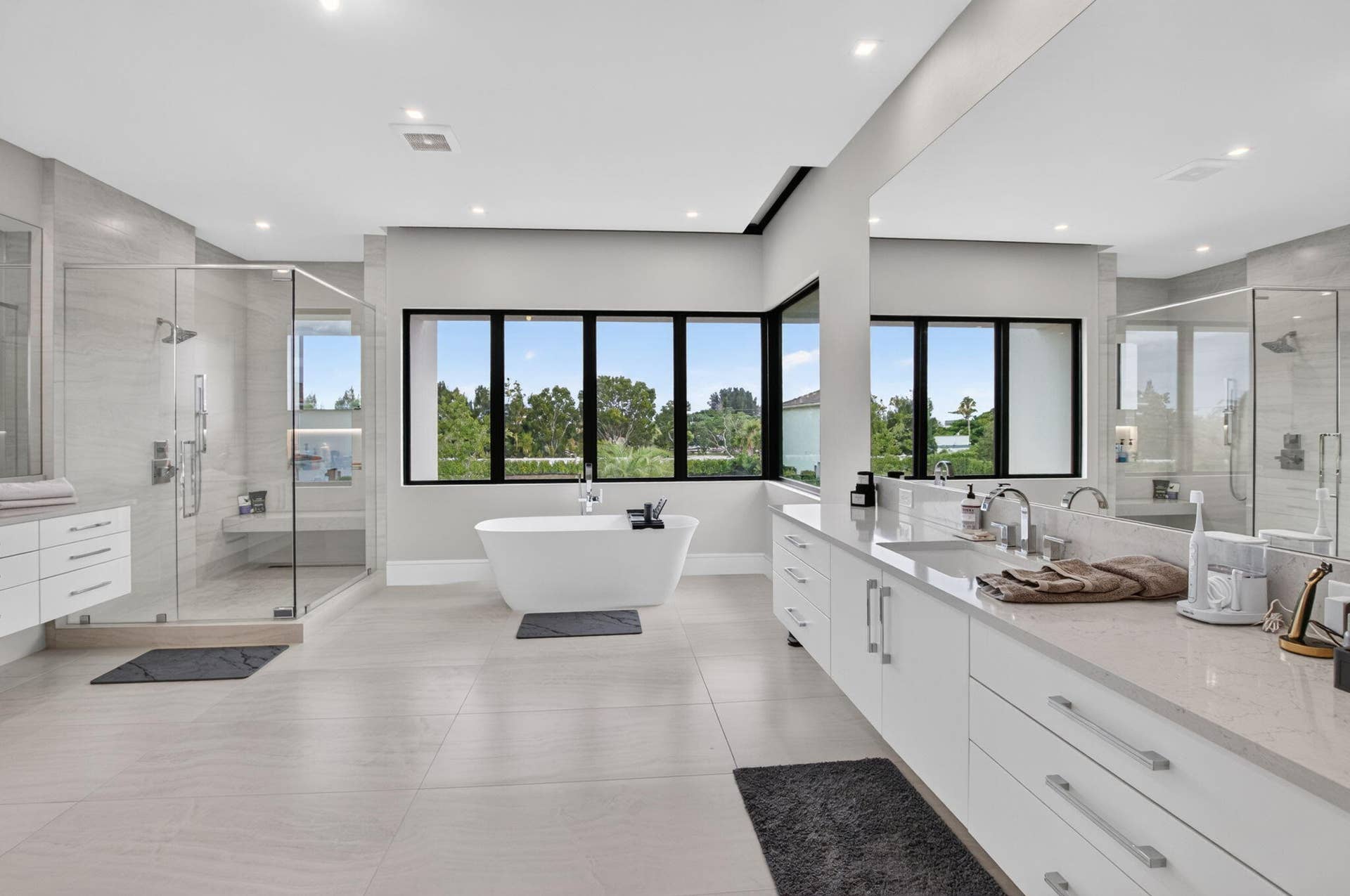 LOTS OF NATURAL LIGHT