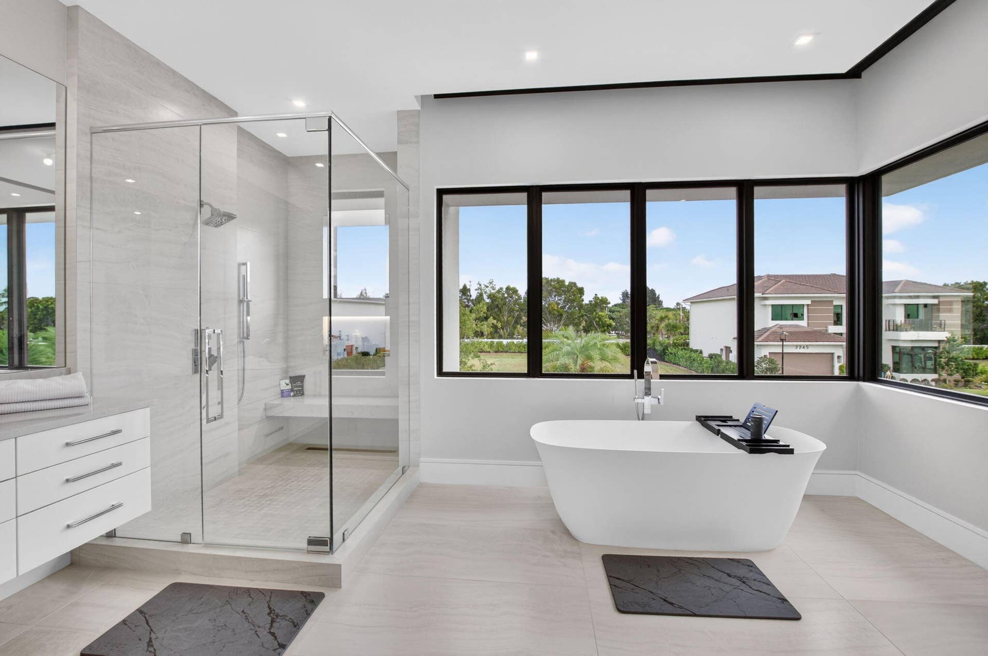 WALK IN SHOWER & SOAKING TUB
