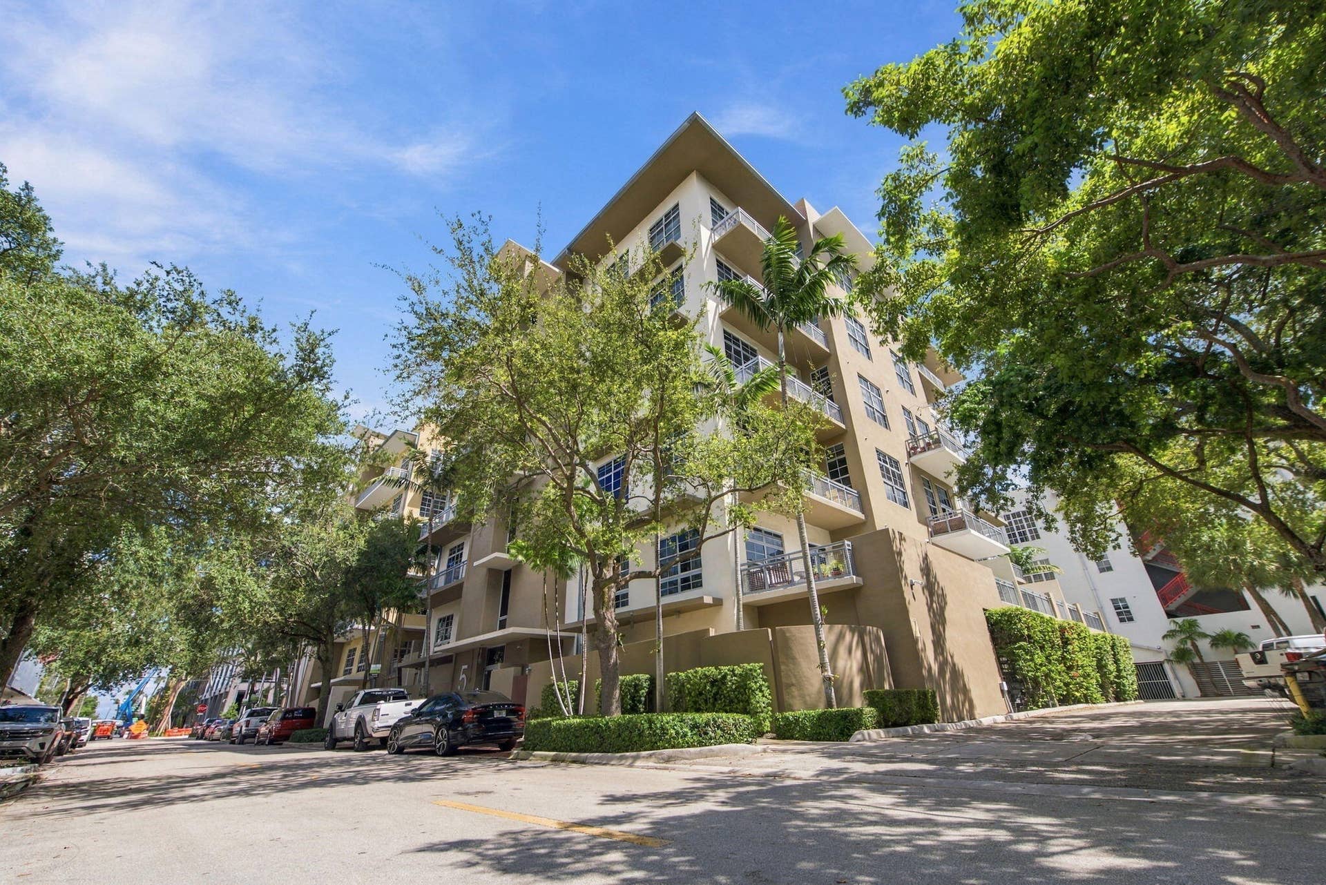 1-web-or-mls-434-nw-1st-ave-203