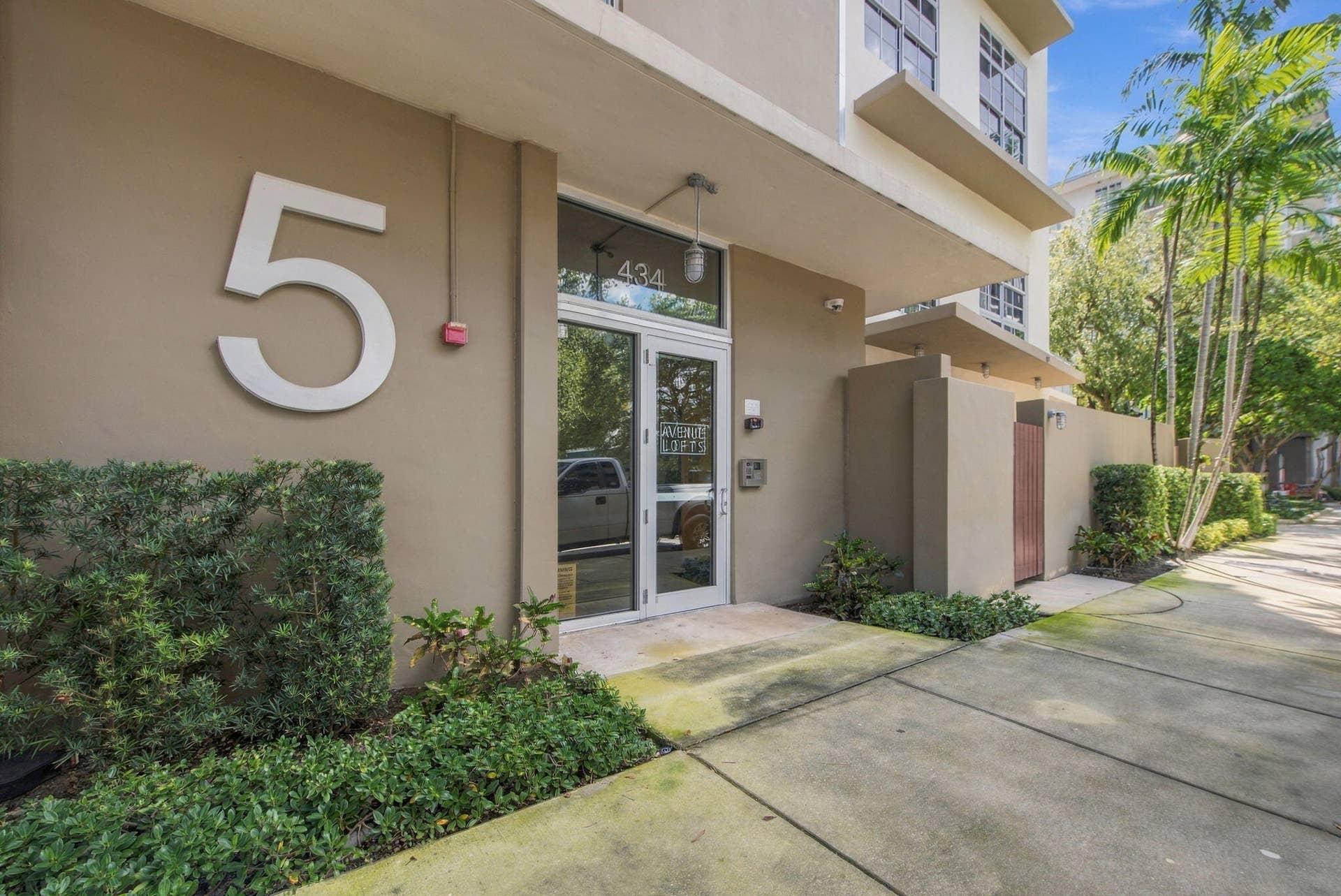 2-web-or-mls-434-nw-1st-ave-203