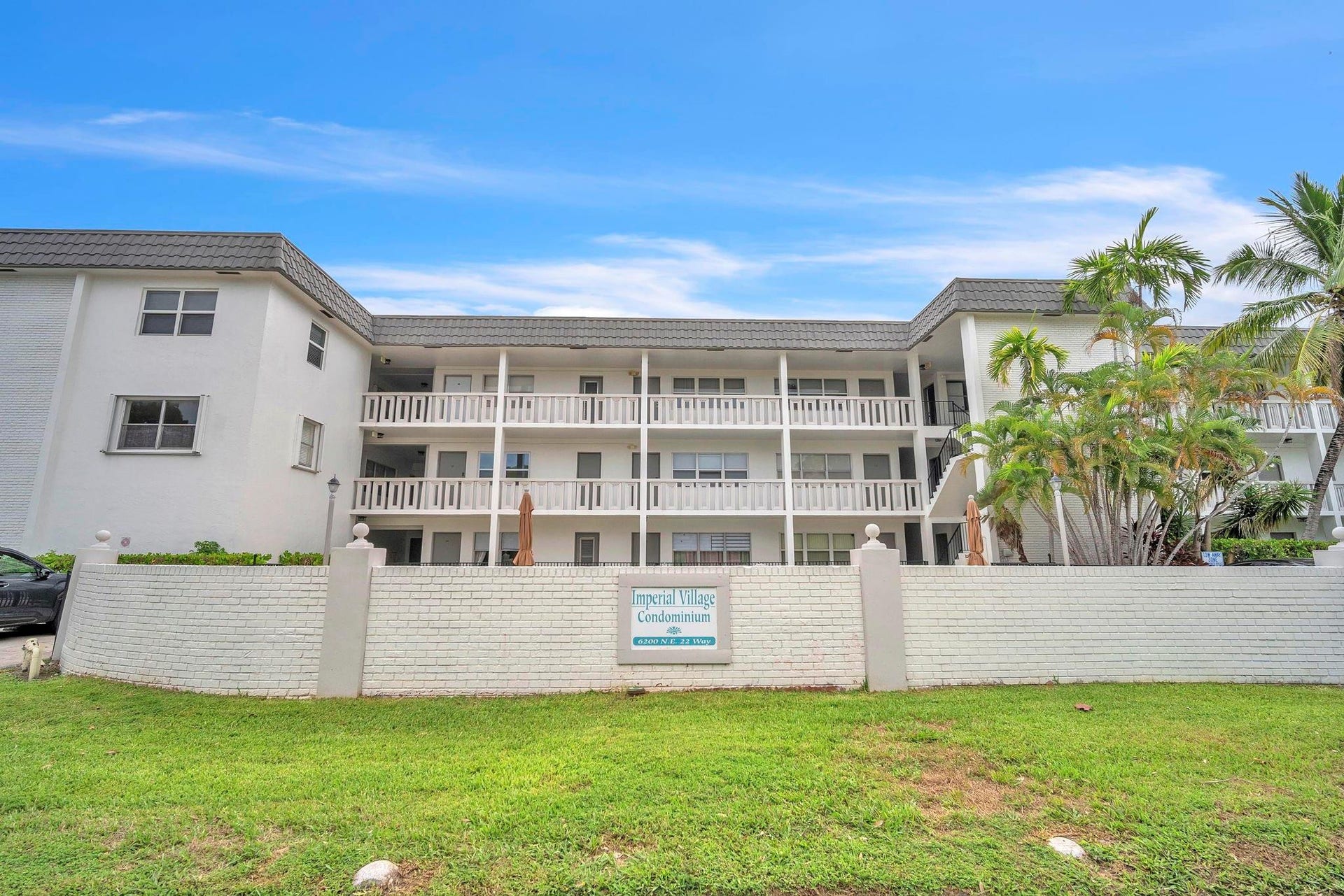 6200 NE 22ND Way, #206, Fort Lauderdale, FL 33308 Front view of the building