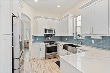 43 Pinnacle-Kitchen side