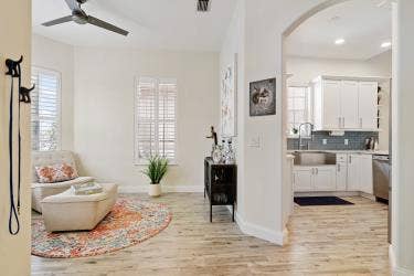 43 Pinnacle-Front to Kithen