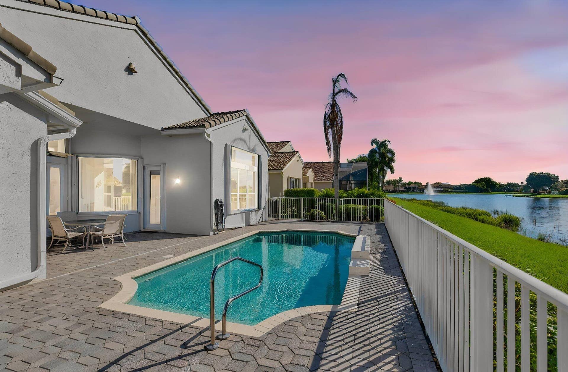 7657 ROYALE RIVER Lane, Lake Worth, FL 33467 Fountain dusk