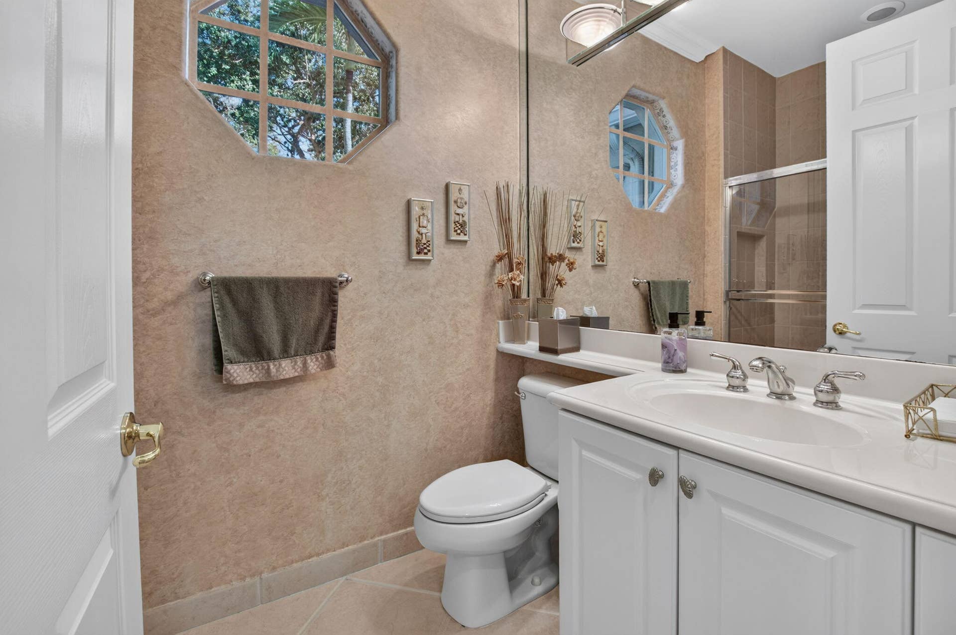 7657 ROYALE RIVER Lane, Lake Worth, FL 33467 Bath 2