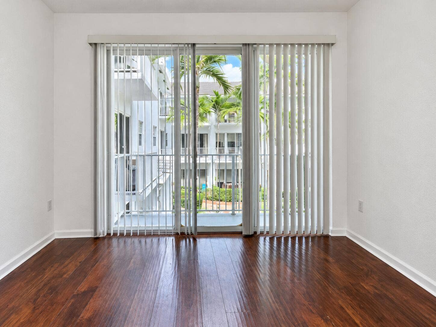 2725 NE 8TH Avenue, #112, Wilton Manors, FL 33334 Sunlit interior with wood and tile-11