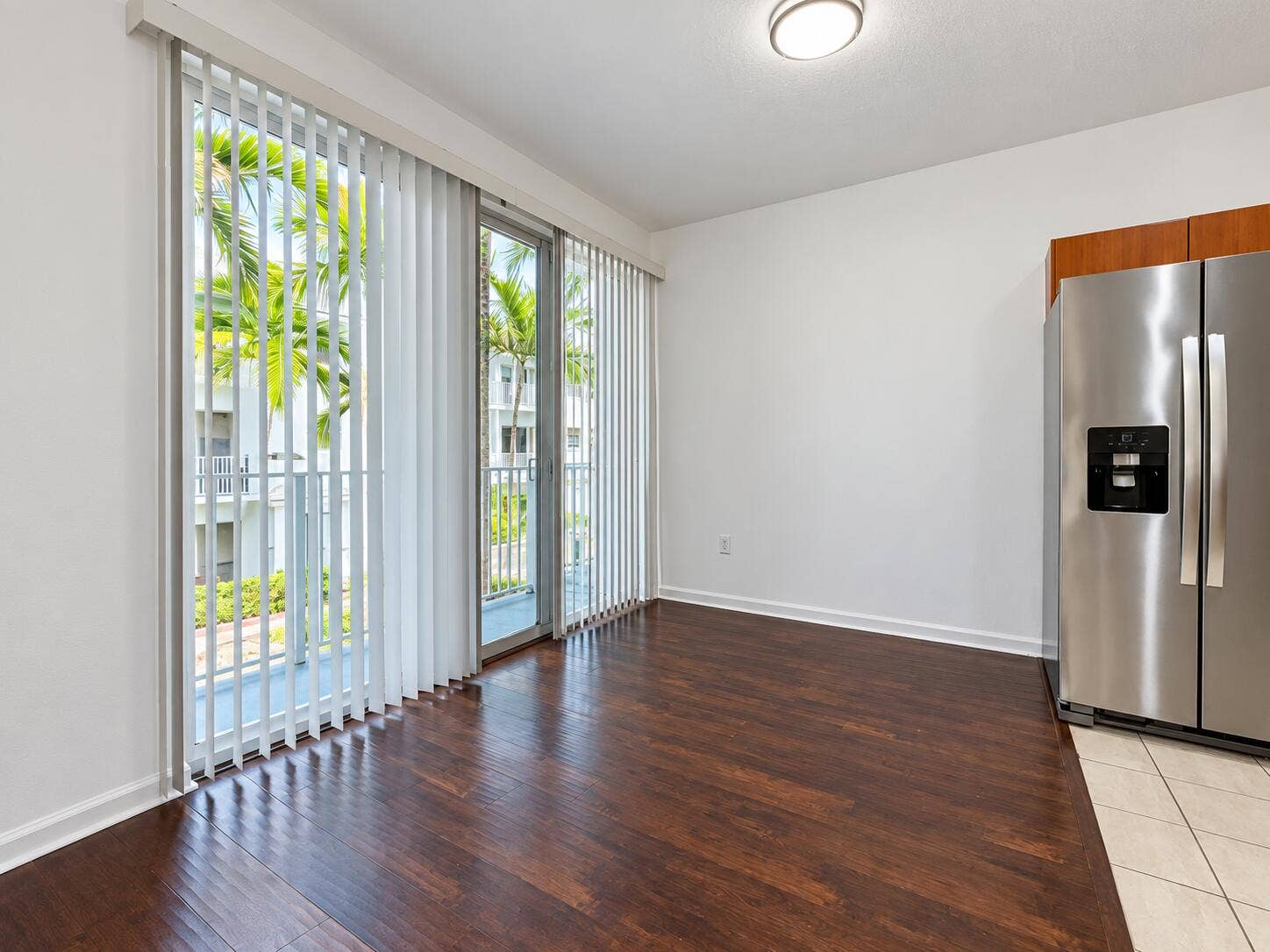 2725 NE 8TH Avenue, #112, Wilton Manors, FL 33334 Bright, balanced home interior-9