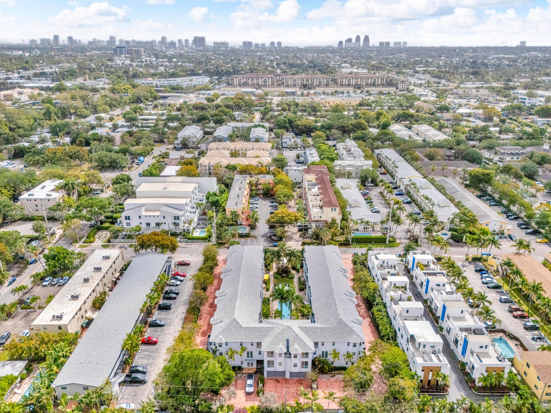2725 NE 8TH Avenue, #112, Wilton Manors, FL 33334 cunningham-aerial (4)