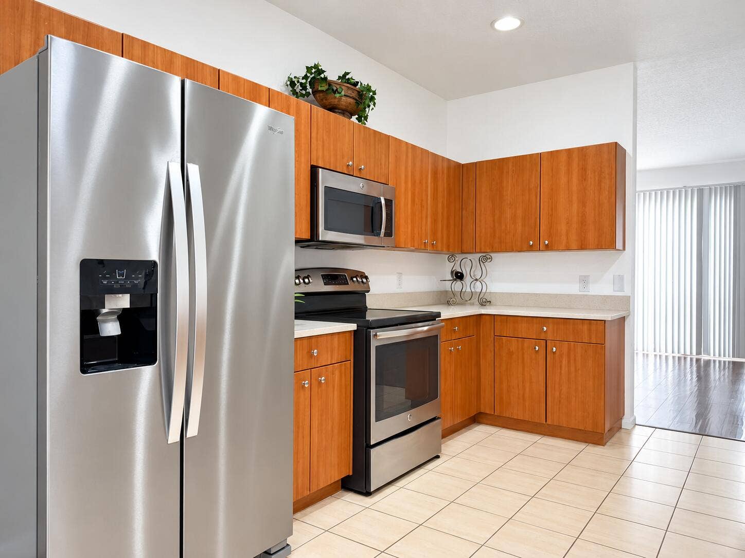 2725 NE 8TH Avenue, #112, Wilton Manors, FL 33334 Naturally enhanced real estate interior-