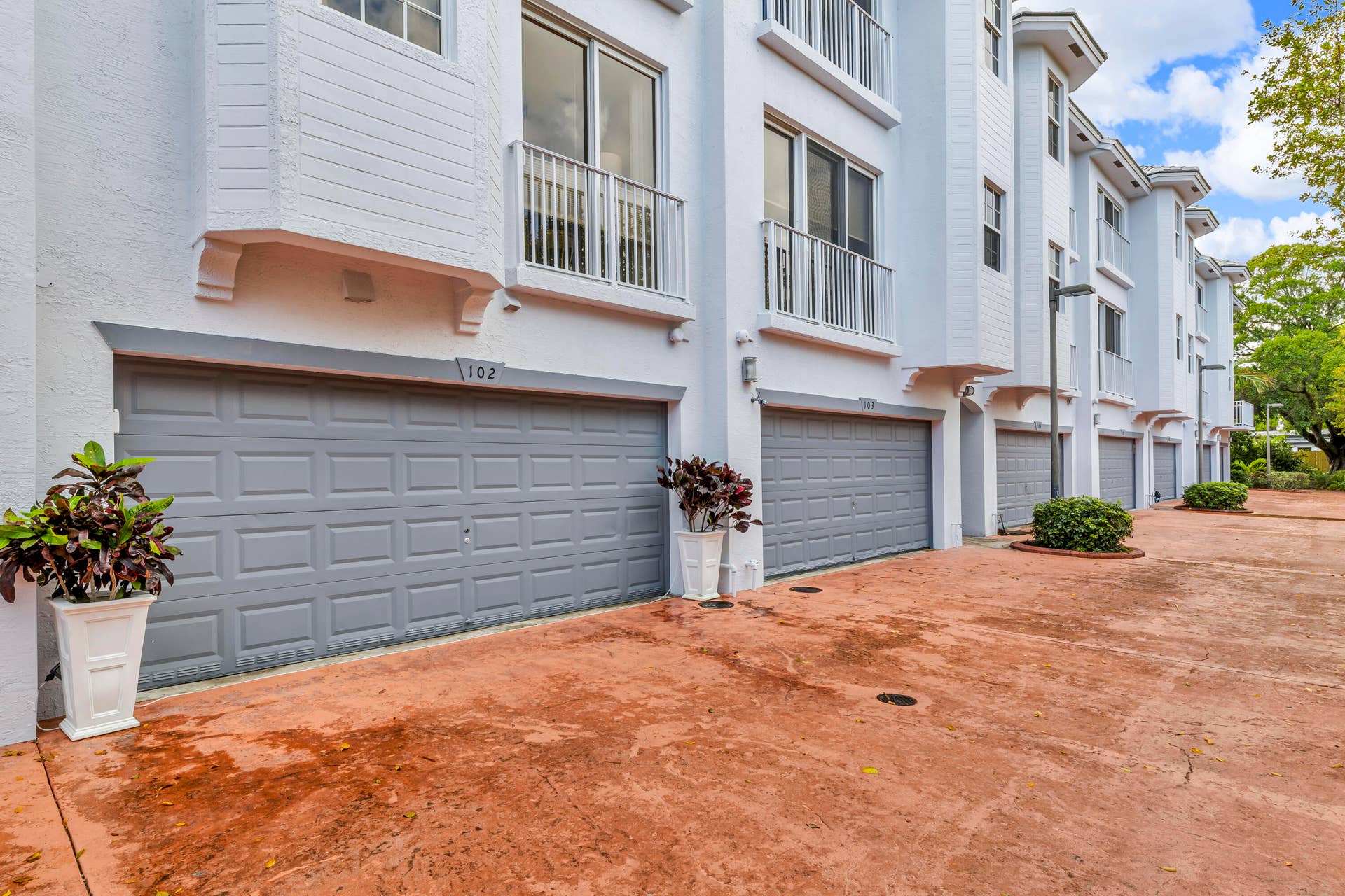 2725 NE 8TH Avenue, #112, Wilton Manors, FL 33334 cunningham (318)