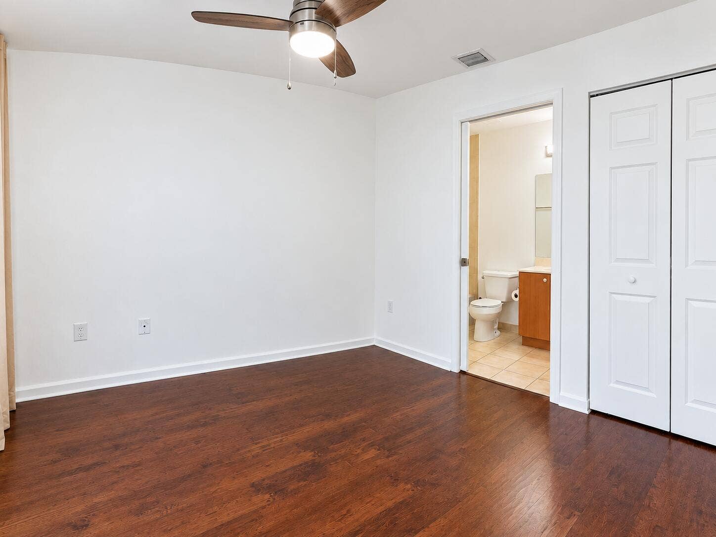 2725 NE 8TH Avenue, #112, Wilton Manors, FL 33334 Bright Architectural Interior-13