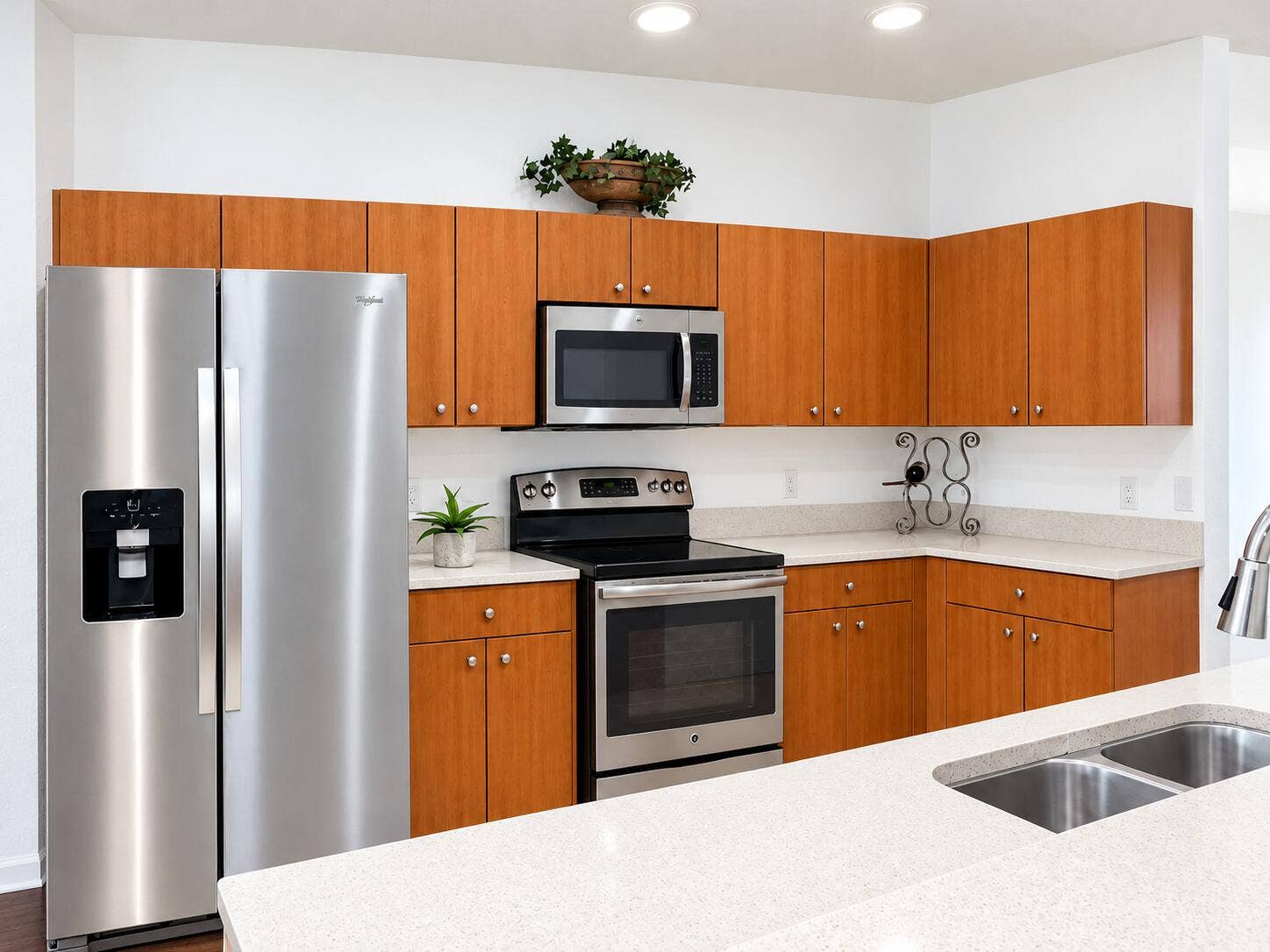 2725 NE 8TH Avenue, #112, Wilton Manors, FL 33334 Bright interior, precise architectural l