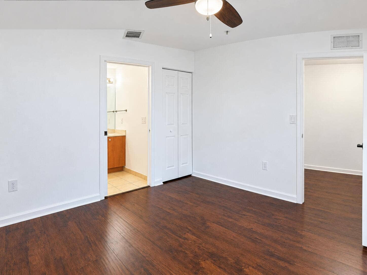 2725 NE 8TH Avenue, #112, Wilton Manors, FL 33334 Straightened bright real estate interior