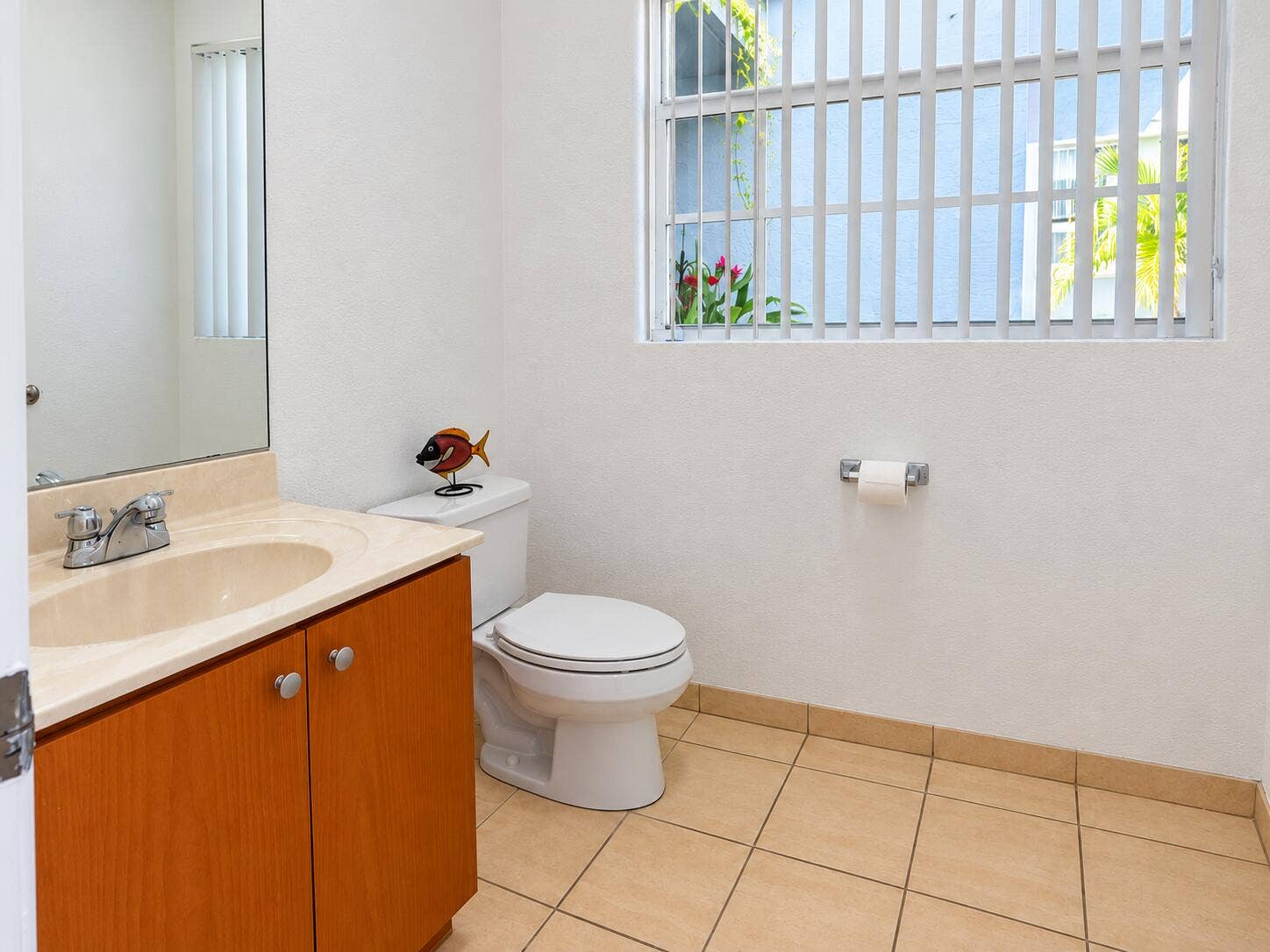 2725 NE 8TH Avenue, #112, Wilton Manors, FL 33334 Straightened real estate interior-19