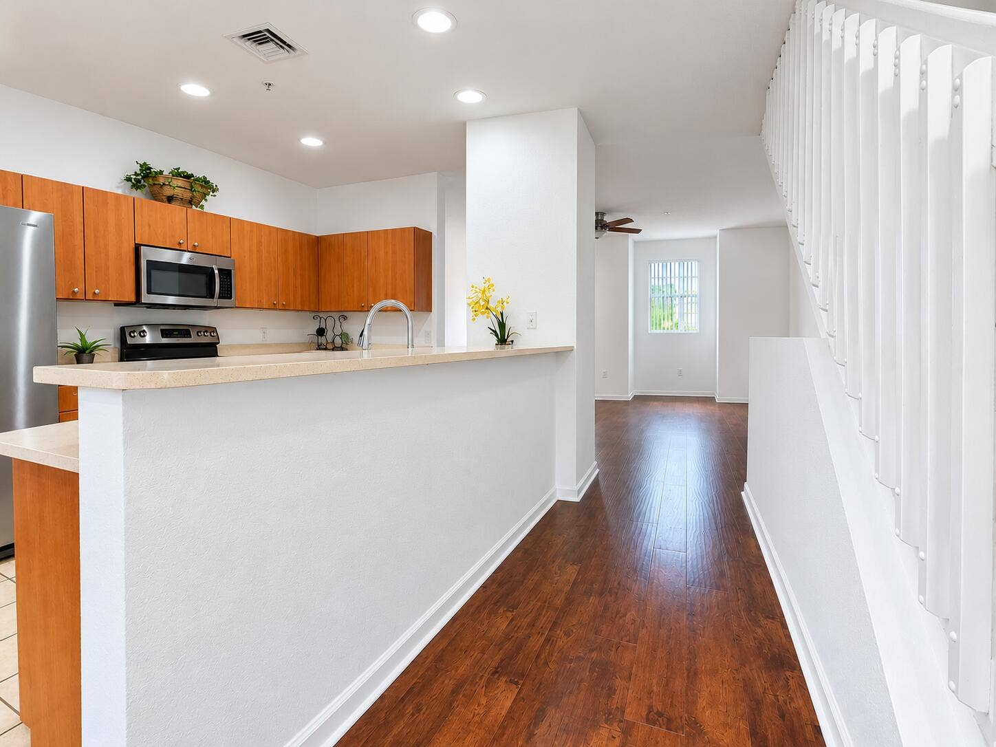2725 NE 8TH Avenue, #112, Wilton Manors, FL 33334 Perspective-corrected real estate interi