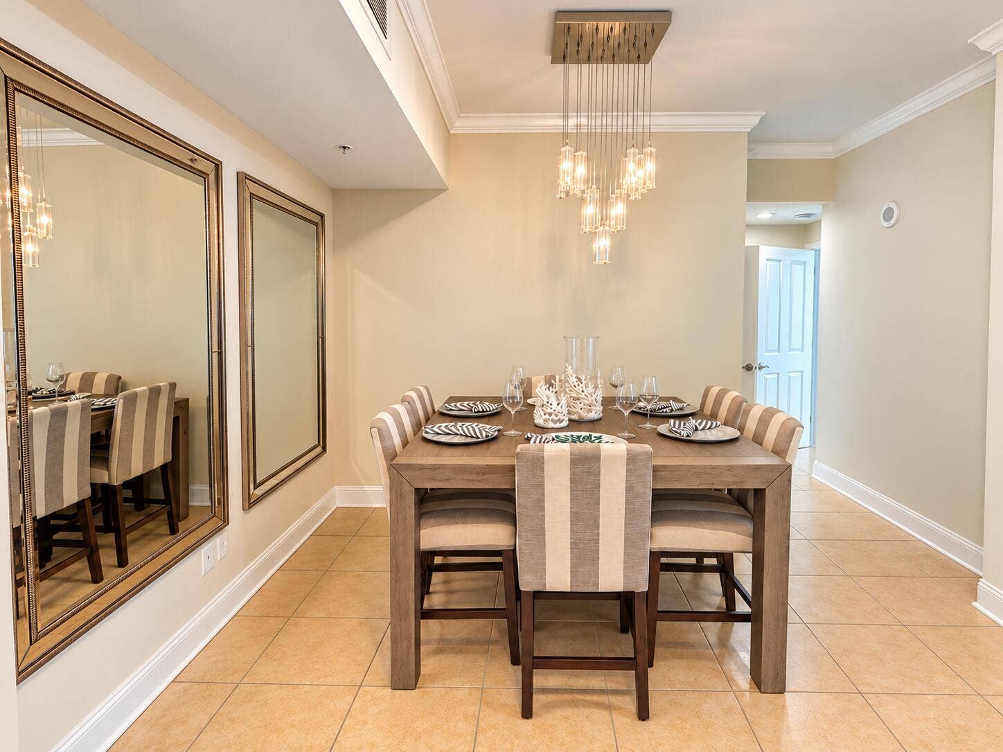 511 SE 5TH Avenue, #1409, Fort Lauderdale, FL 33301 Contemporary Coastal Dining Room (1)