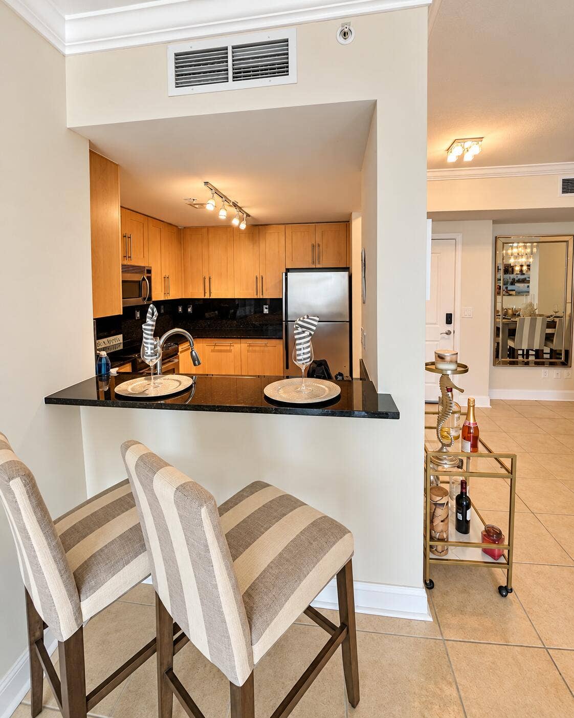 511 SE 5TH Avenue, #1409, Fort Lauderdale, FL 33301 Kitchen-Bar Area