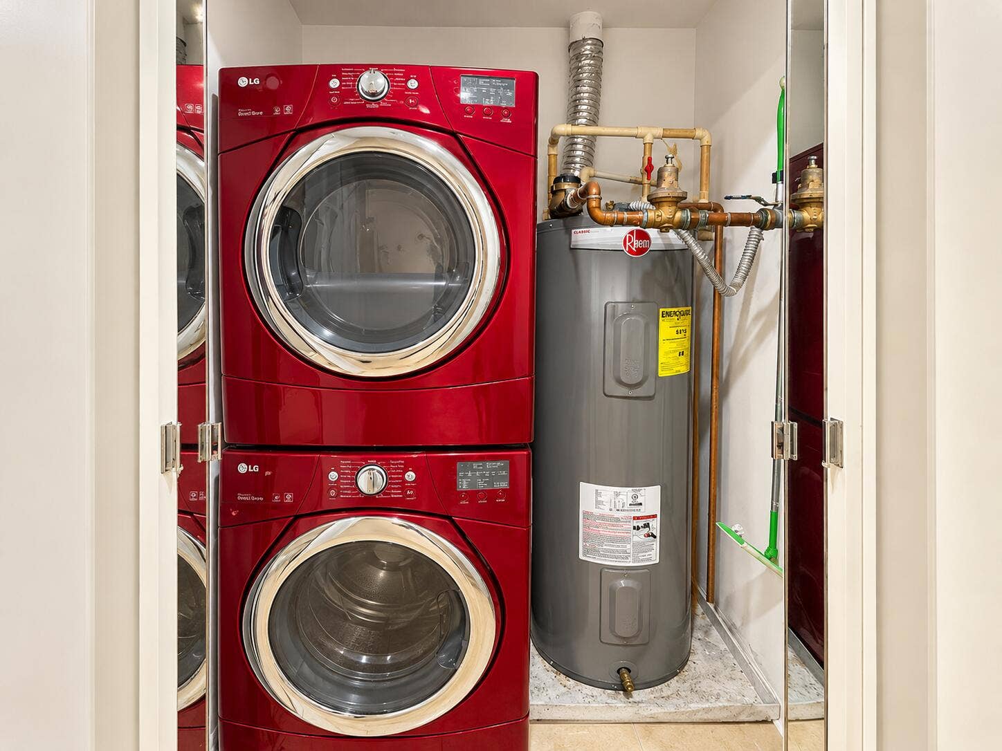 511 SE 5TH Avenue, #1409, Fort Lauderdale, FL 33301 LG Stacker Laundry