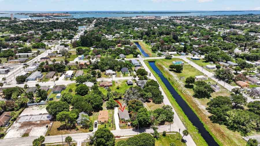 Property photo for 426 N 19TH Street, Fort Pierce, FL