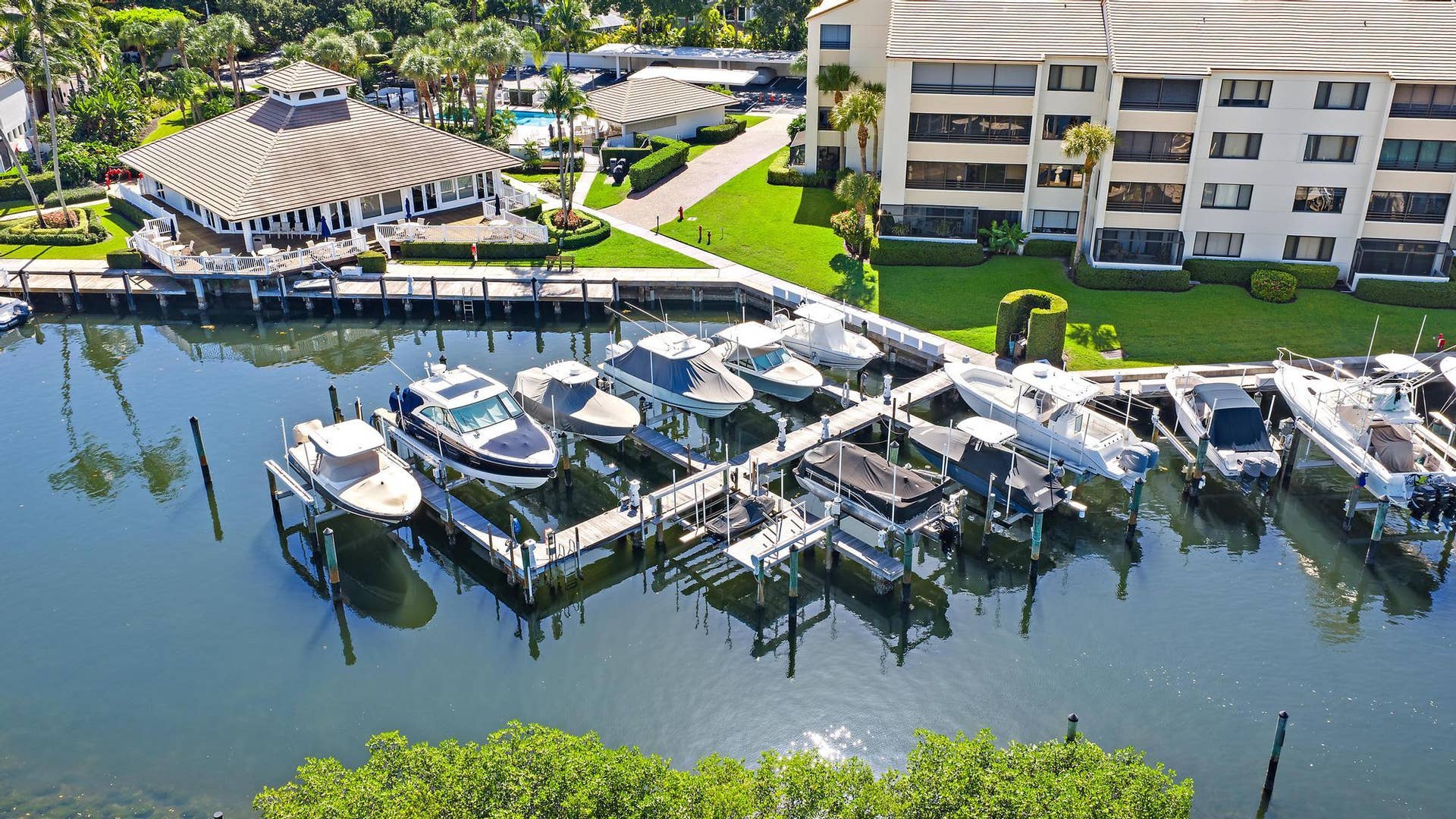 514 OAK HARBOUR Drive, Juno Beach, FL 33408 Slip B-4 Available