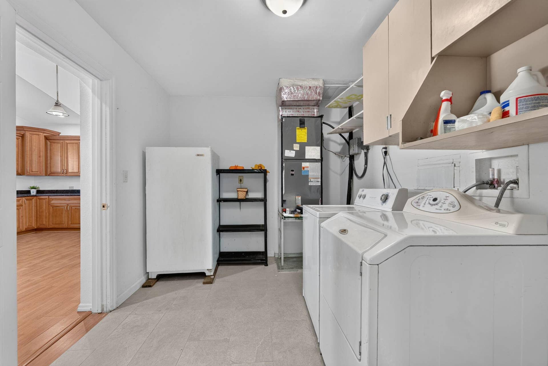 4361 NE 13TH Terrace, Oakland Park, FL 33334 Large interior laundry room