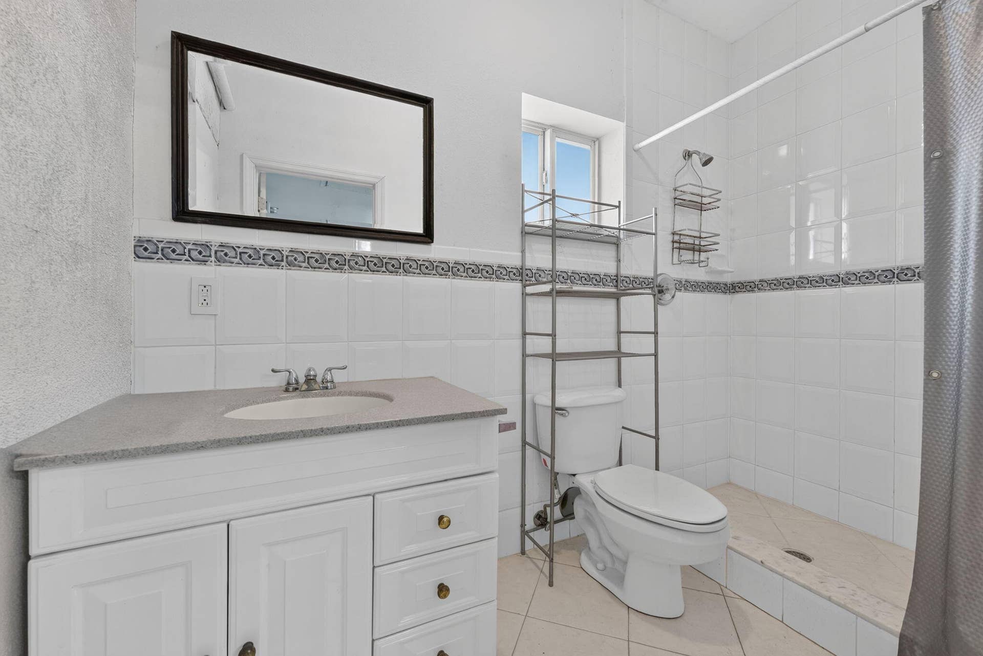 4361 NE 13TH Terrace, Oakland Park, FL 33334 Full bath located at the back of the garage