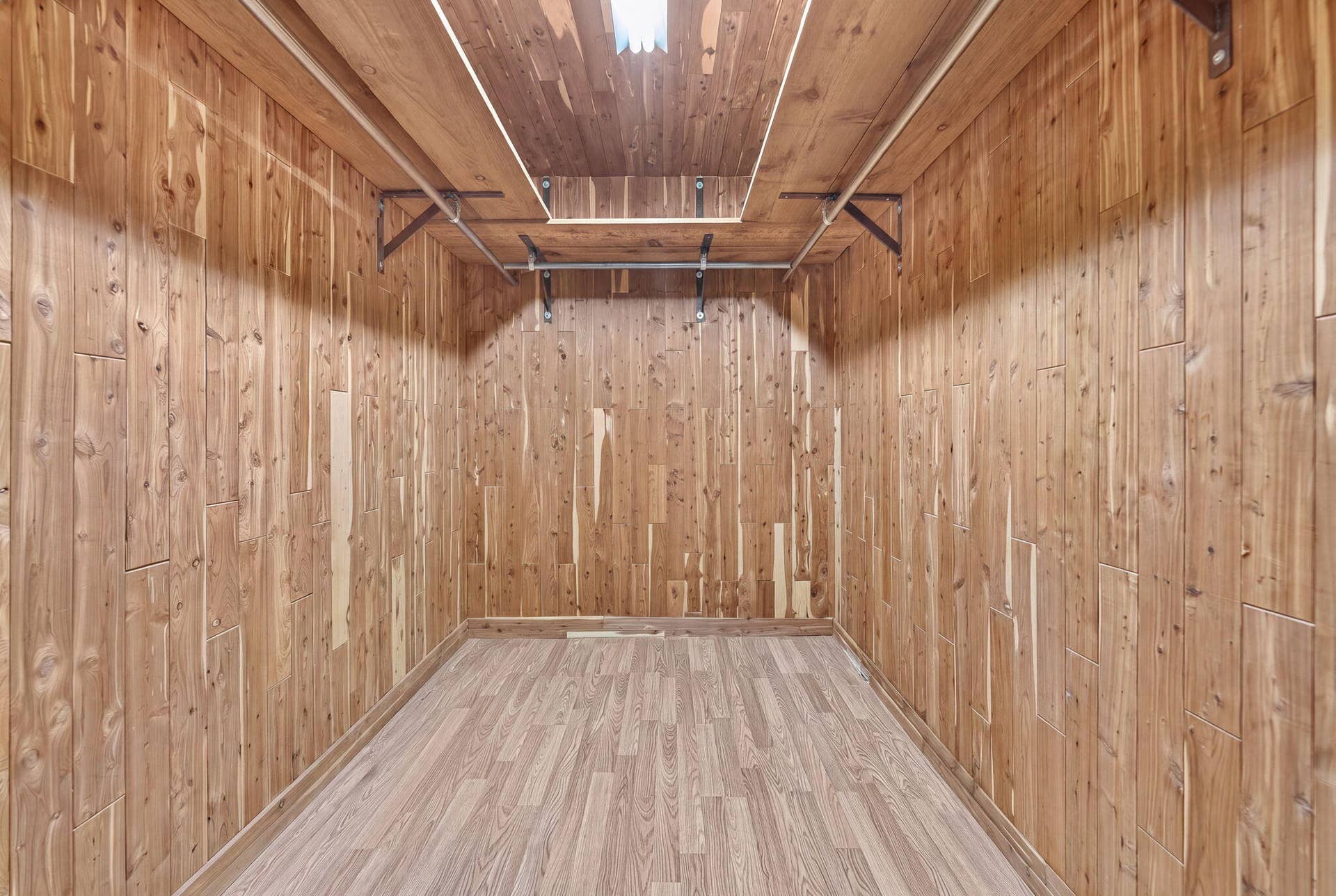 4361 NE 13TH Terrace, Oakland Park, FL 33334 LARGE primary walk in closet